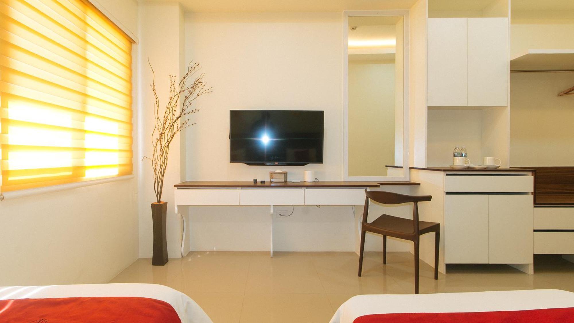 Reddoorz @ Leoncia Apartelle *