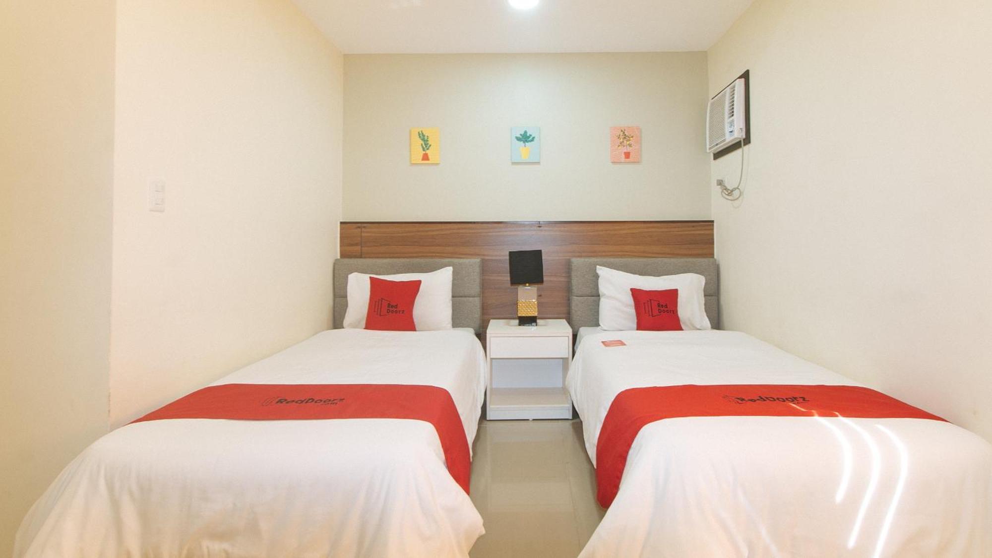 Reddoorz @ Leoncia Apartelle Hotel *