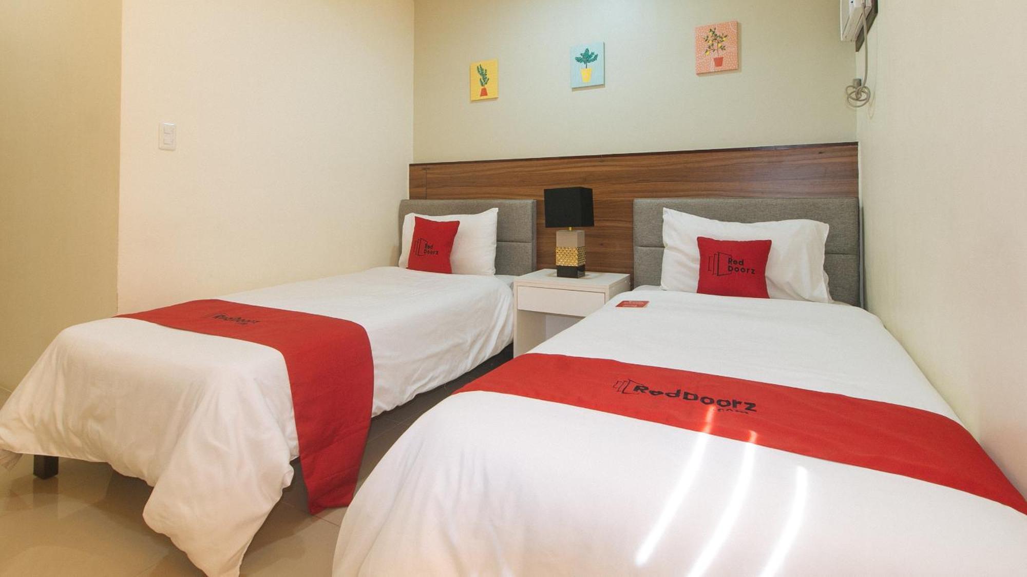 Hotel Reddoorz @ Leoncia Apartelle Mandaue City