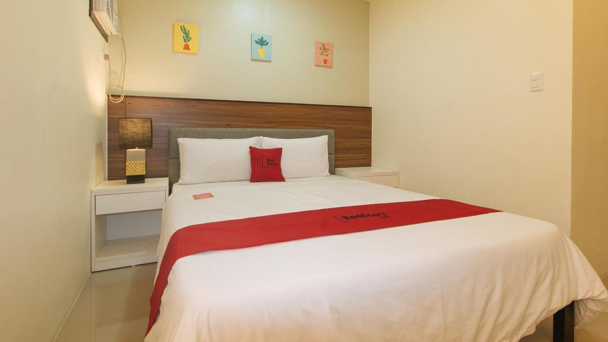Reddoorz @ Leoncia Apartelle