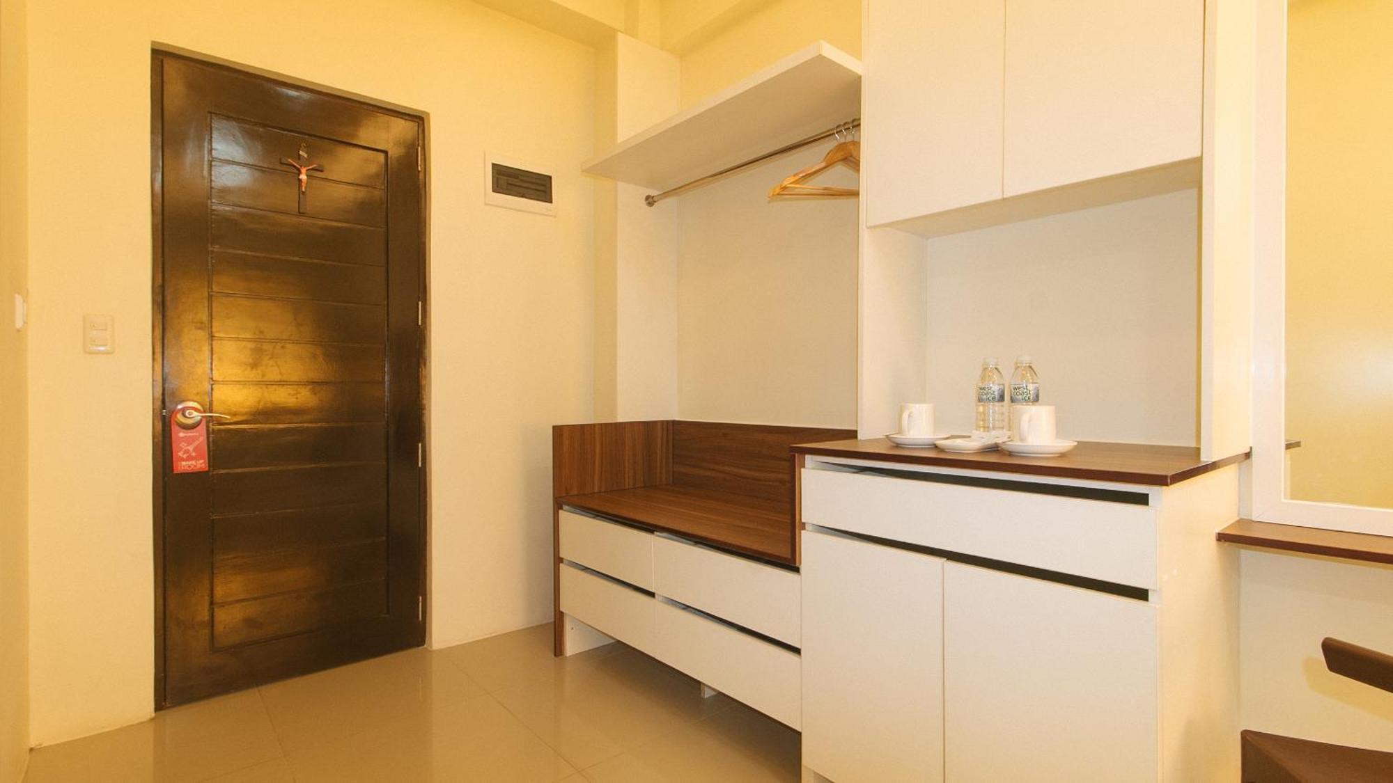 Hotel Reddoorz @ Leoncia Apartelle