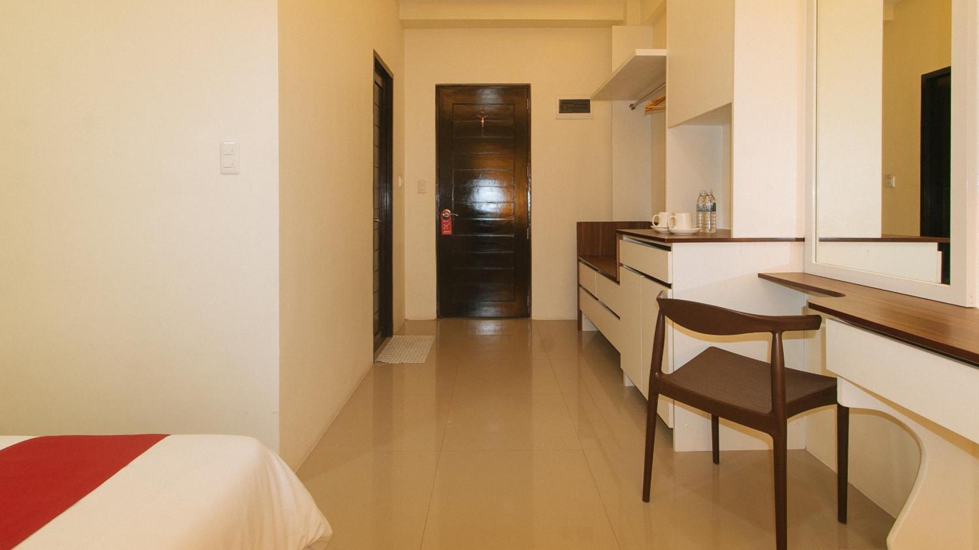 Reddoorz @ Leoncia Apartelle Hotel *