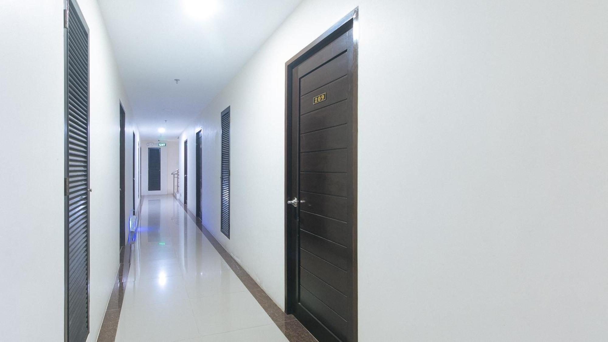 Hotel Reddoorz @ Leoncia Apartelle *