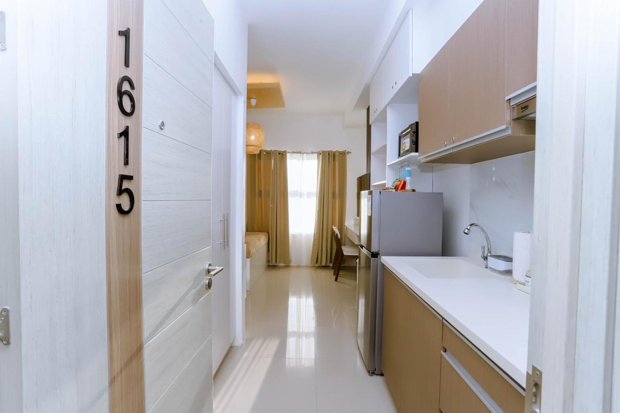 Staycation Minimalist With Rooftop Pool And Netflix