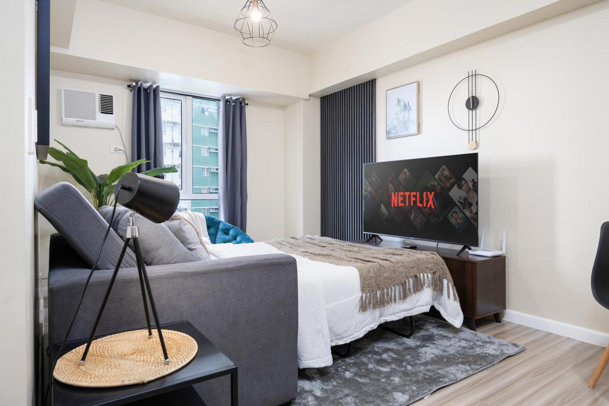 Apartment Furnished 1-bedroom In Avida Towers Riala, It Park With Fast Wifi, Netflix, Pool And Cebu