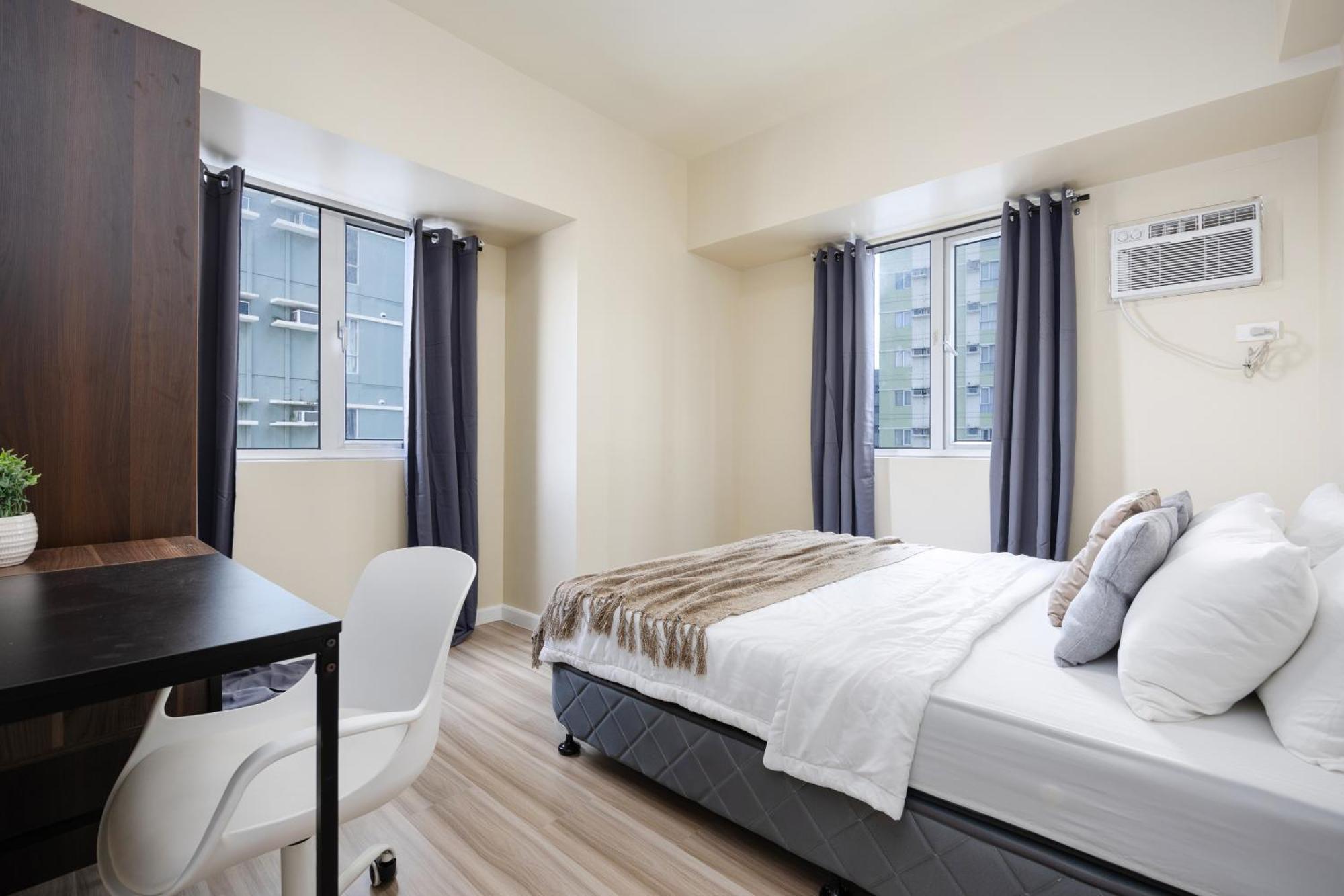 Furnished 1-bedroom In Avida Towers Riala, It Park With Fast Wifi, Netflix, Pool And Apartment