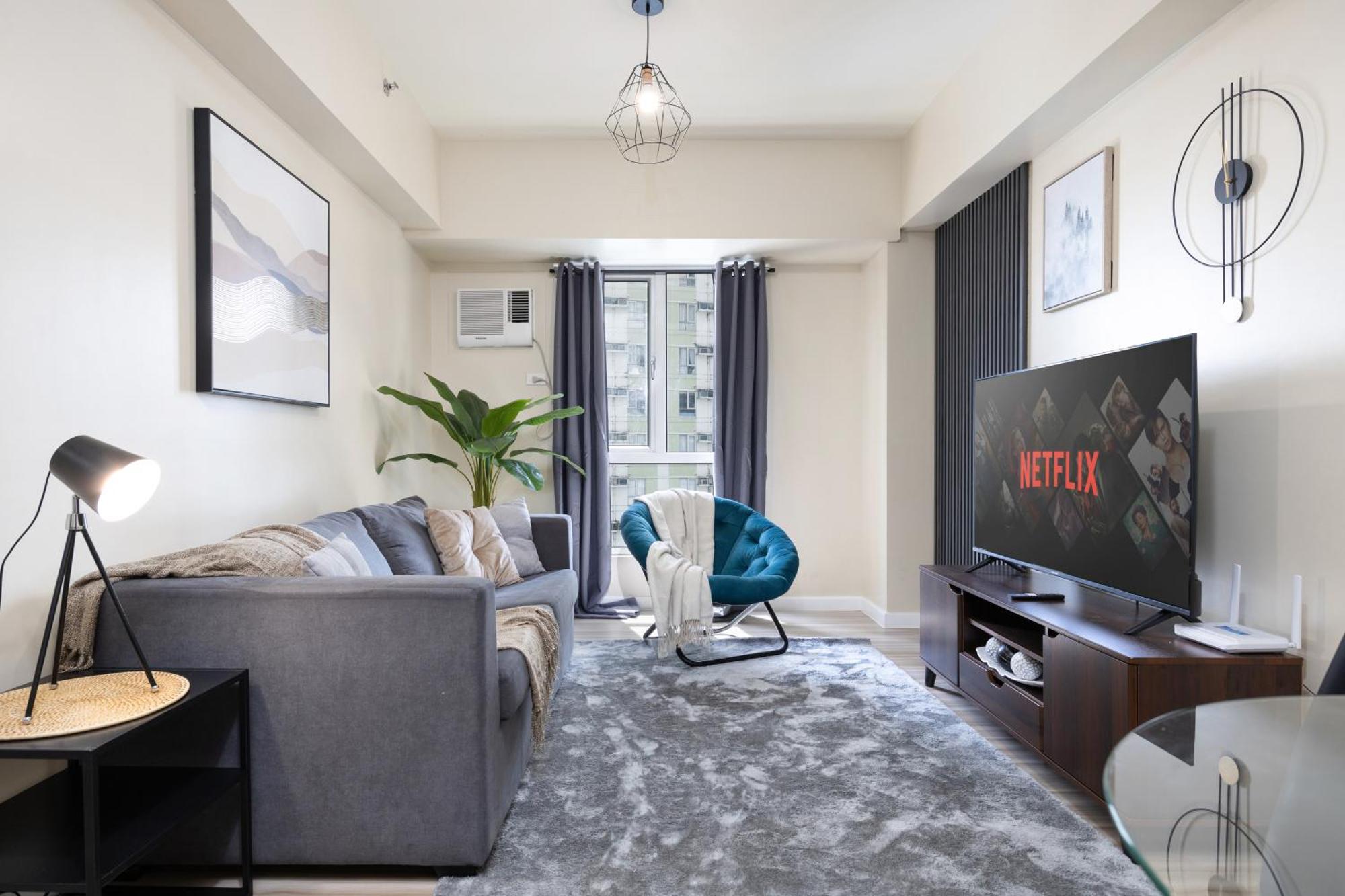 Apartment Furnished 1-bedroom In Avida Towers Riala, It Park With Fast Wifi, Netflix, Pool And Cebu