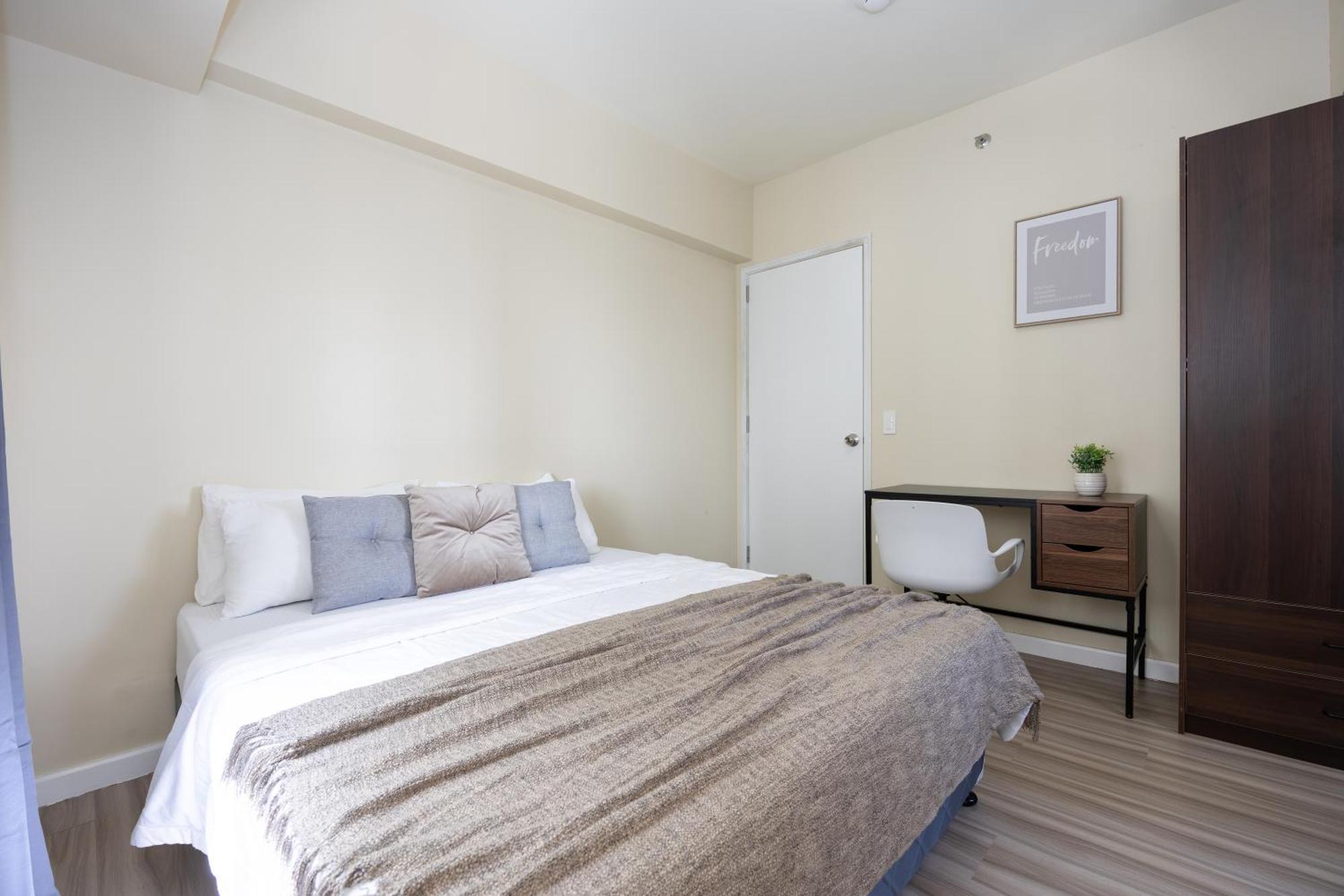 Furnished 1-bedroom In Avida Towers Riala, It Park With Fast Wifi, Netflix, Pool And