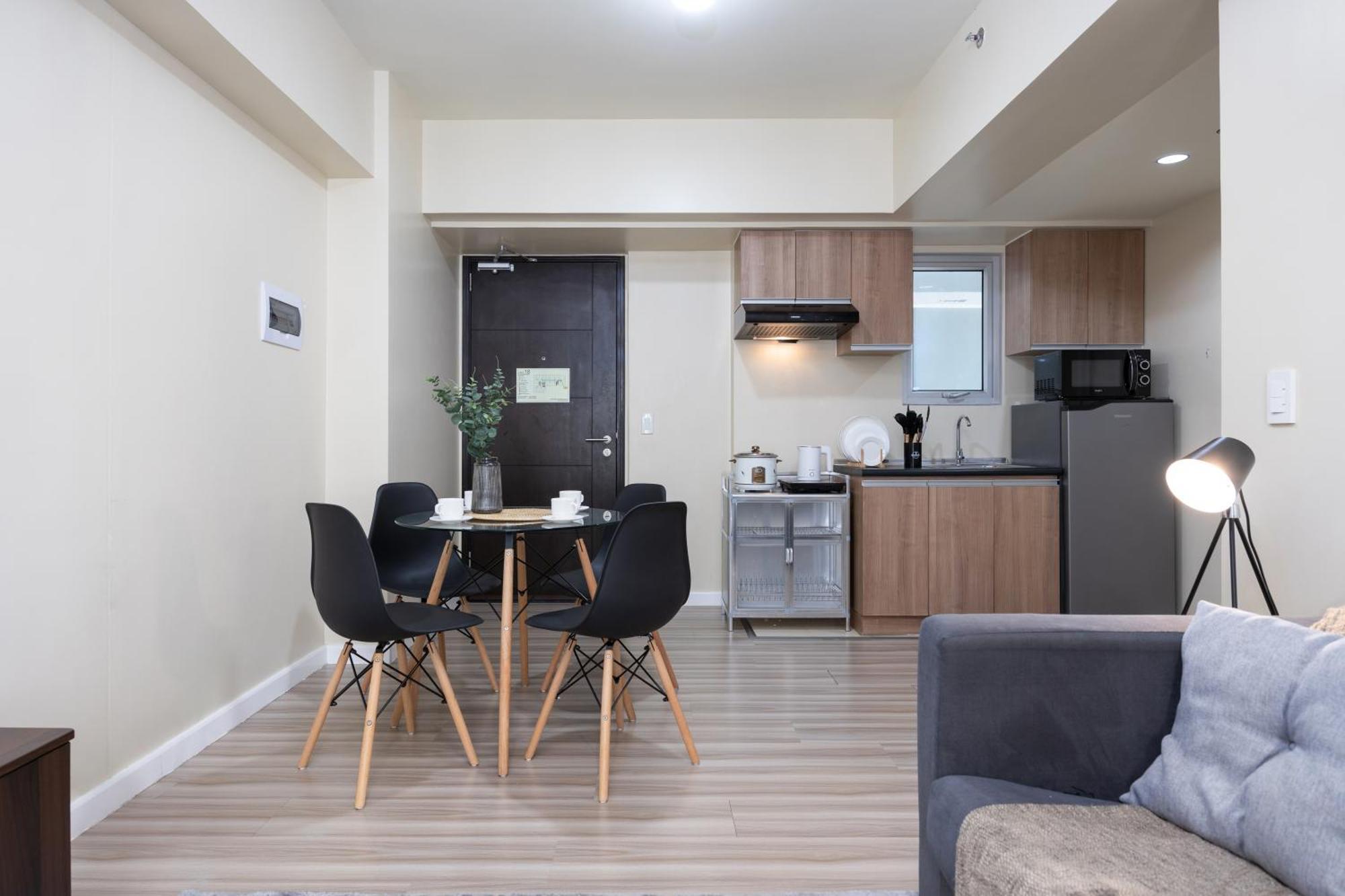 Furnished 1-bedroom In Avida Towers Riala, It Park With Fast Wifi, Netflix, Pool And Apartment