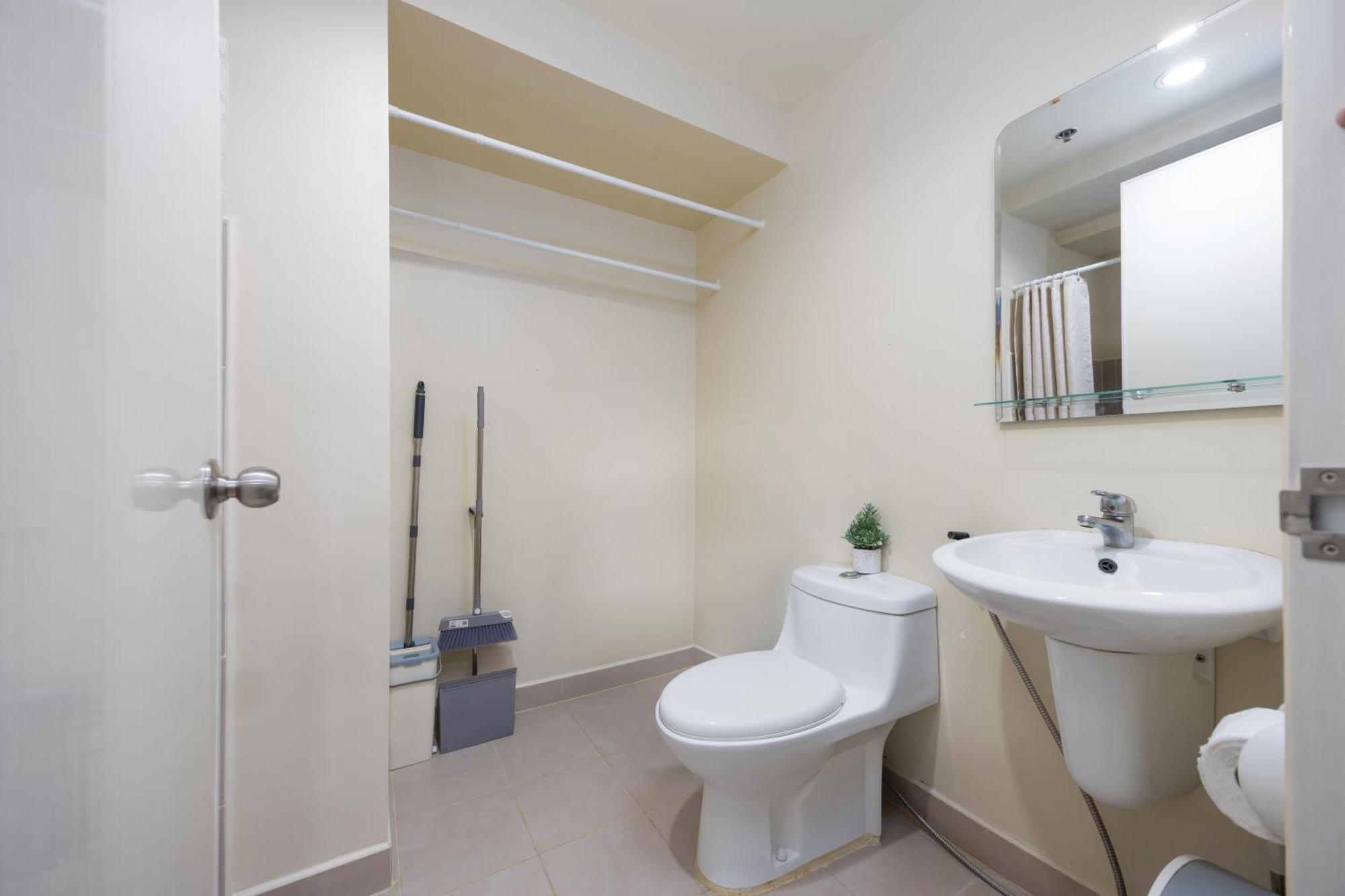 Furnished 1-bedroom In Avida Towers Riala, It Park With Fast Wifi, Netflix, Pool And Apartment Cebu