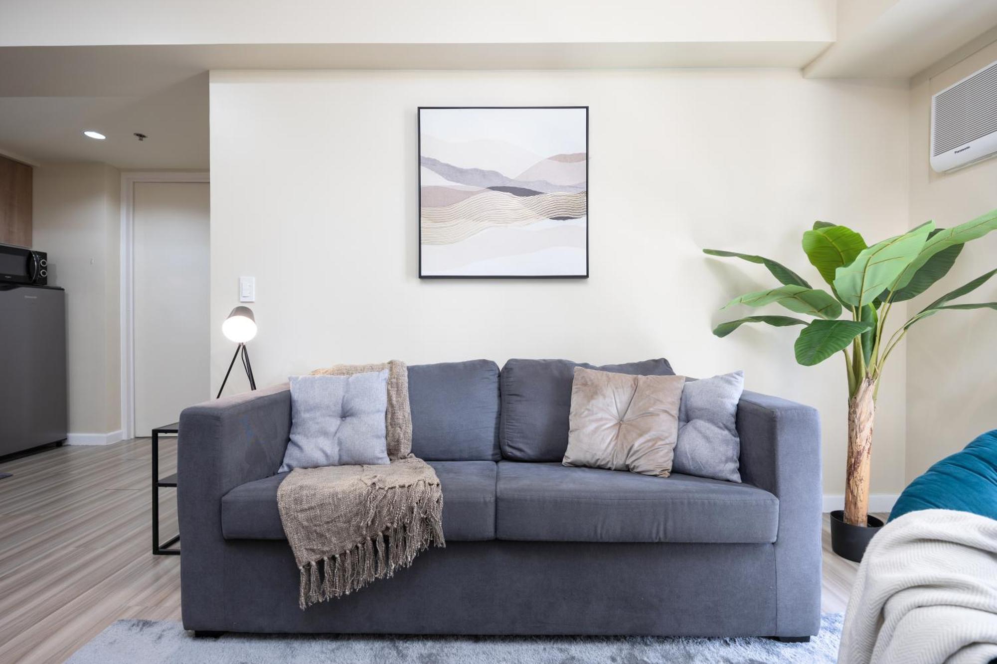 Apartment Furnished 1-bedroom In Avida Towers Riala, It Park With Fast Wifi, Netflix, Pool And