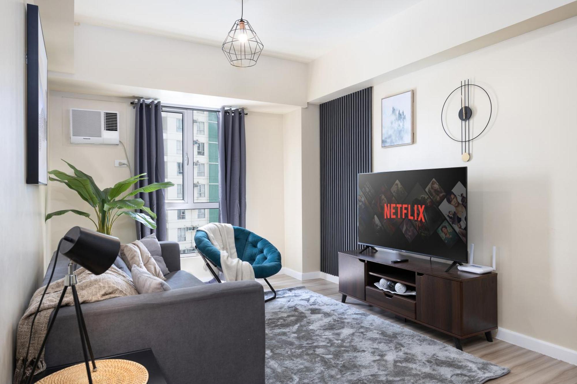 Furnished 1-bedroom In Avida Towers Riala, It Park With Fast Wifi, Netflix, Pool And