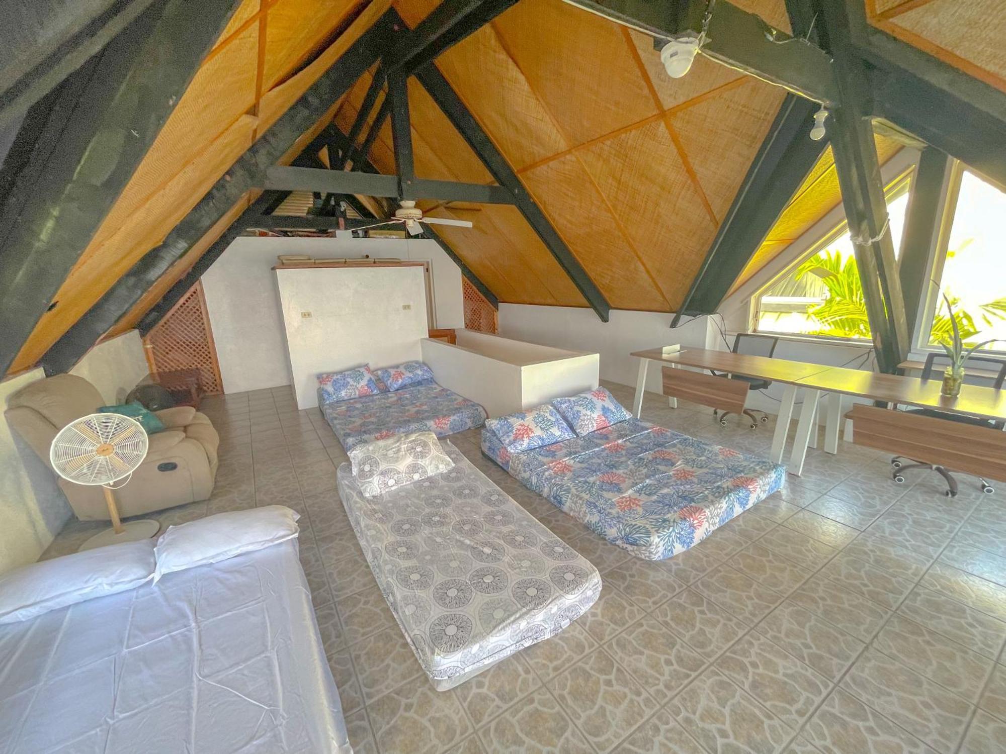 Bahay bakasyunan Beachfront In Panagsama Moalboal