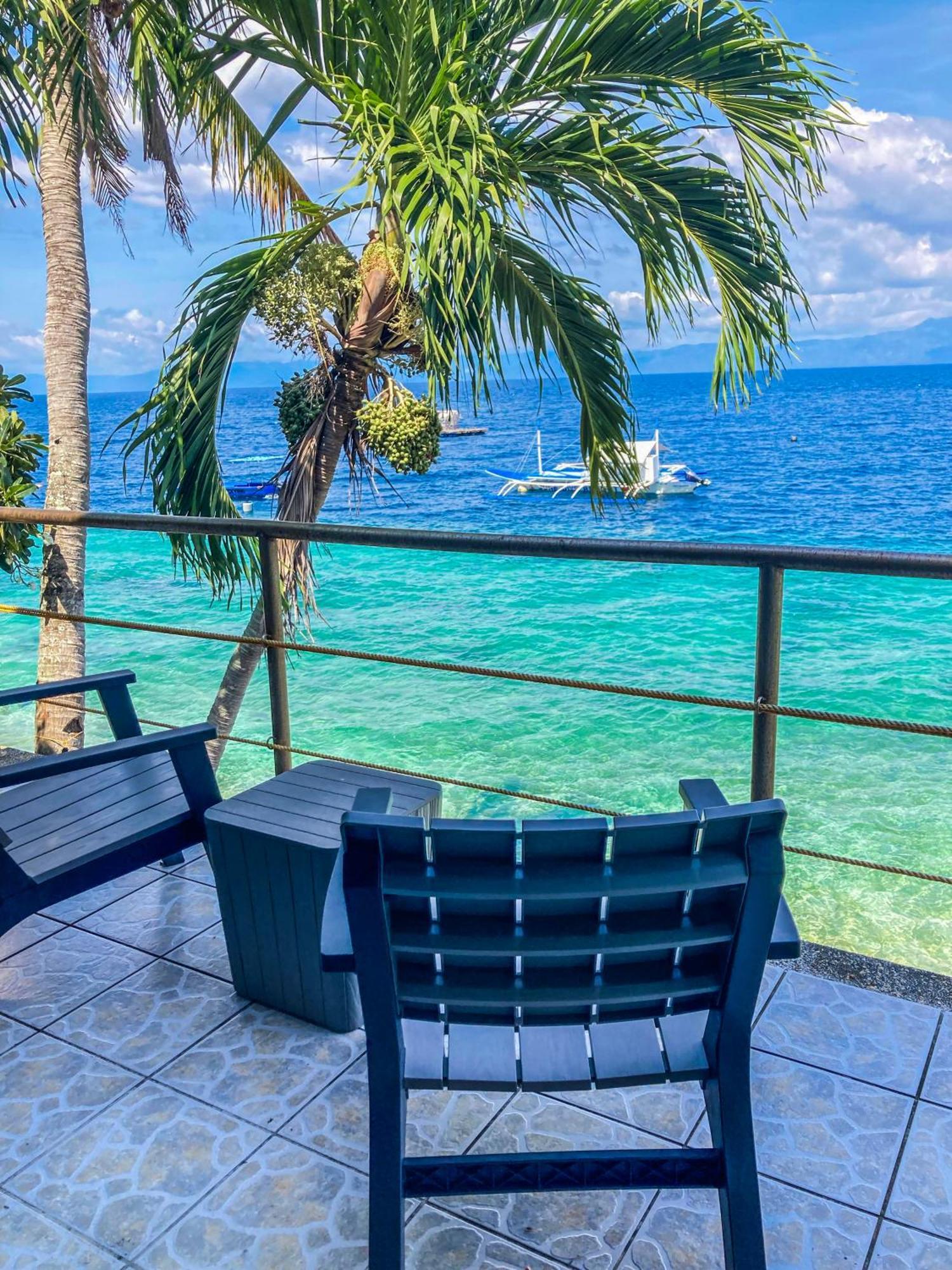 Bahay bakasyunan Beachfront In Panagsama Moalboal