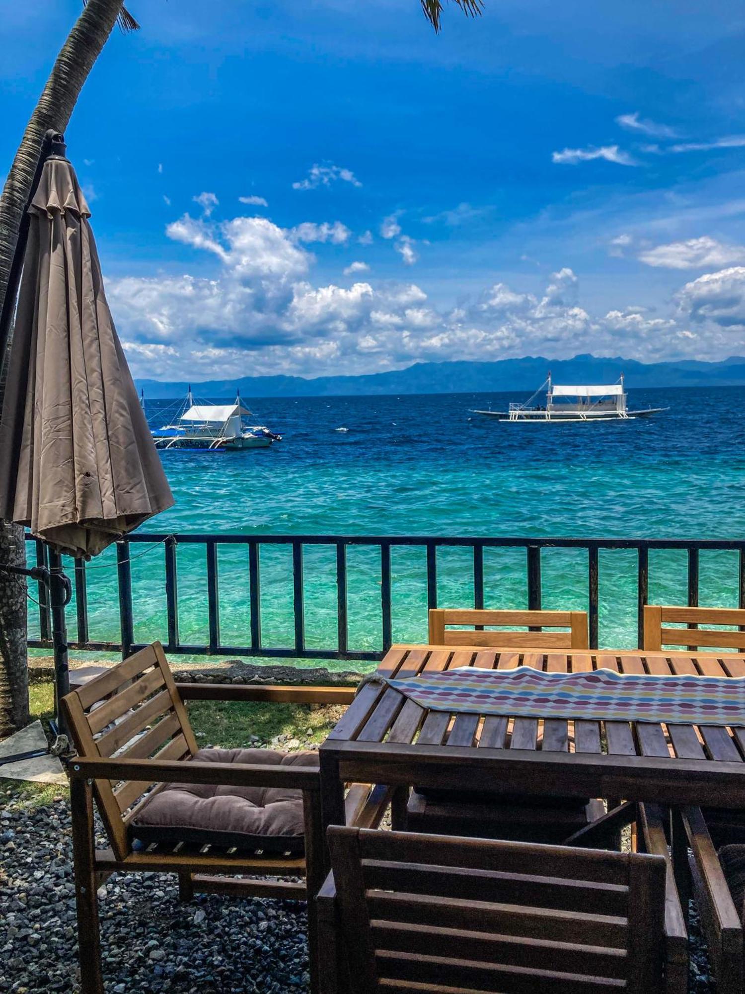 Bahay bakasyunan Beachfront In Panagsama Moalboal