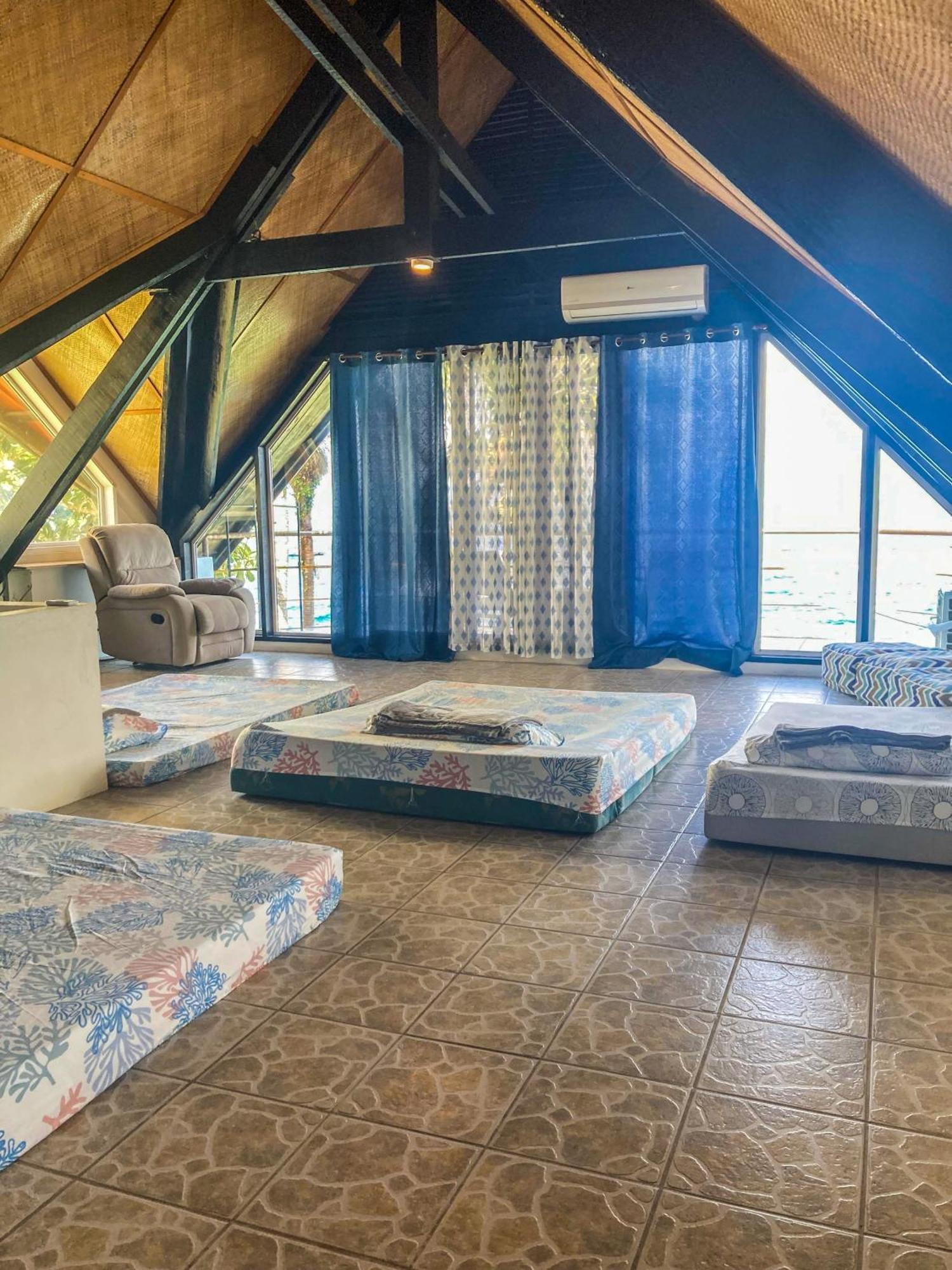 Beachfront In Panagsama Bahay bakasyunan Moalboal
