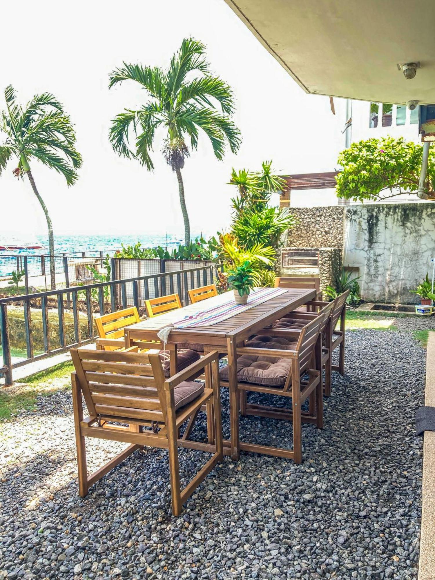 Bahay bakasyunan Beachfront In Panagsama