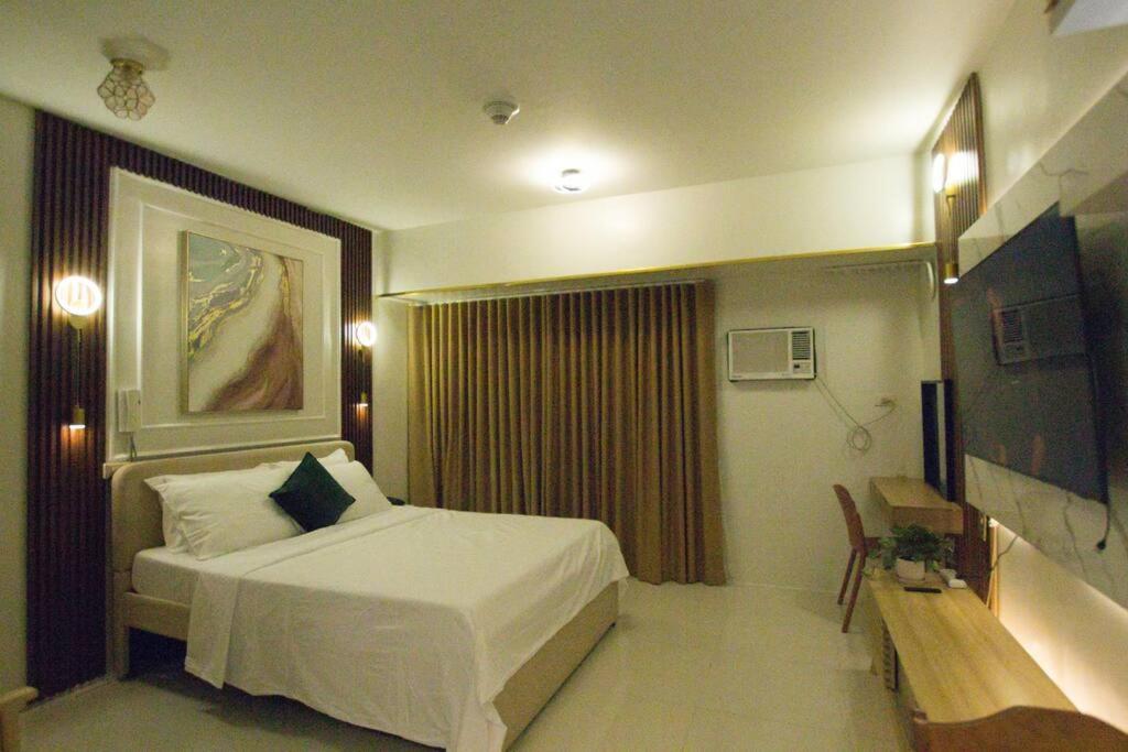 Casa - Center Near Ayala Mall *