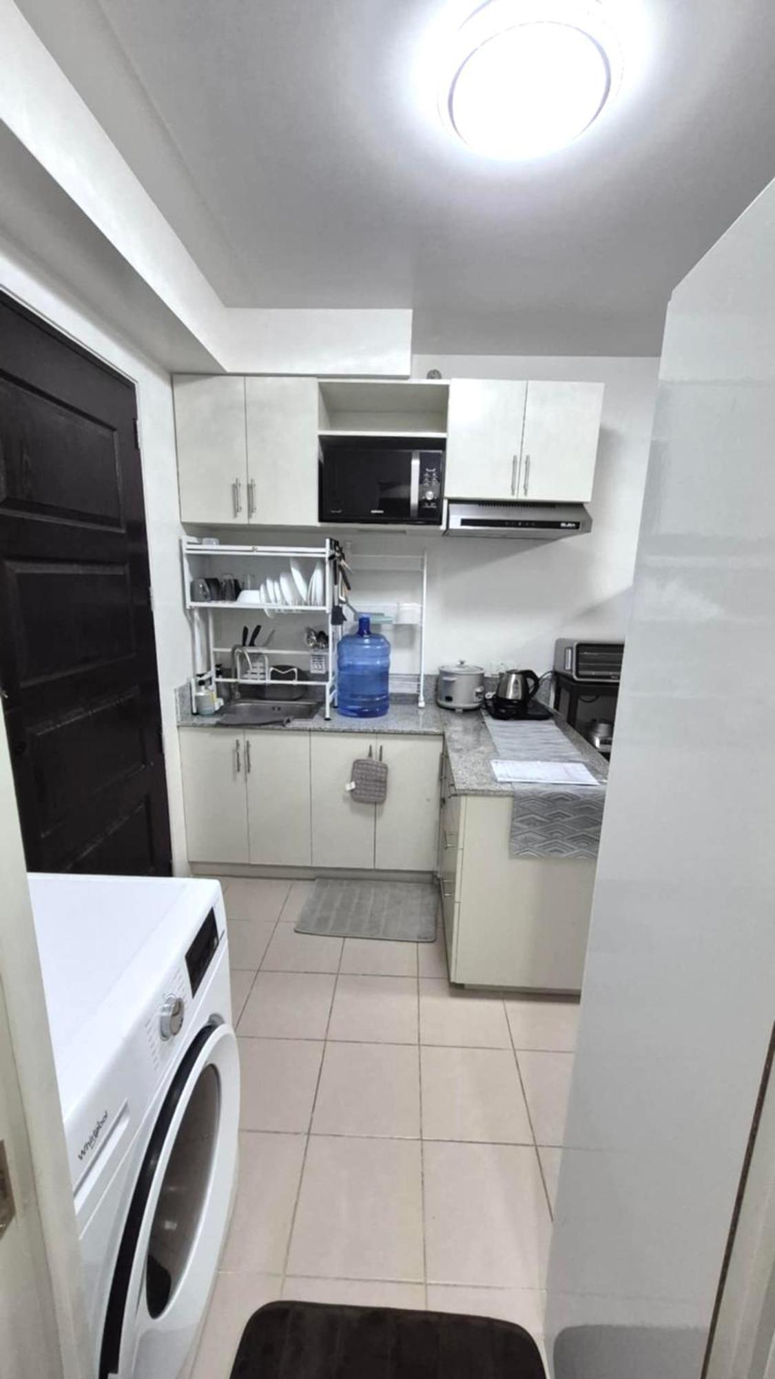 Jtropics Plumera Mactan Near Airports, Malls And Beaches Apartment