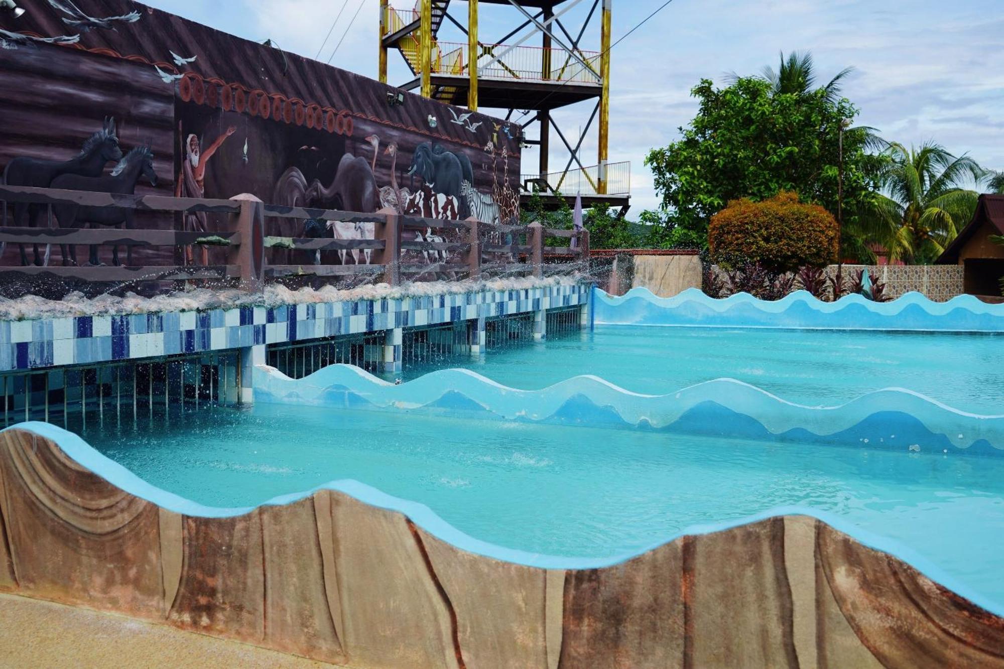 Resort Hidden Valley Mountain And Wavepool Pinamungahan