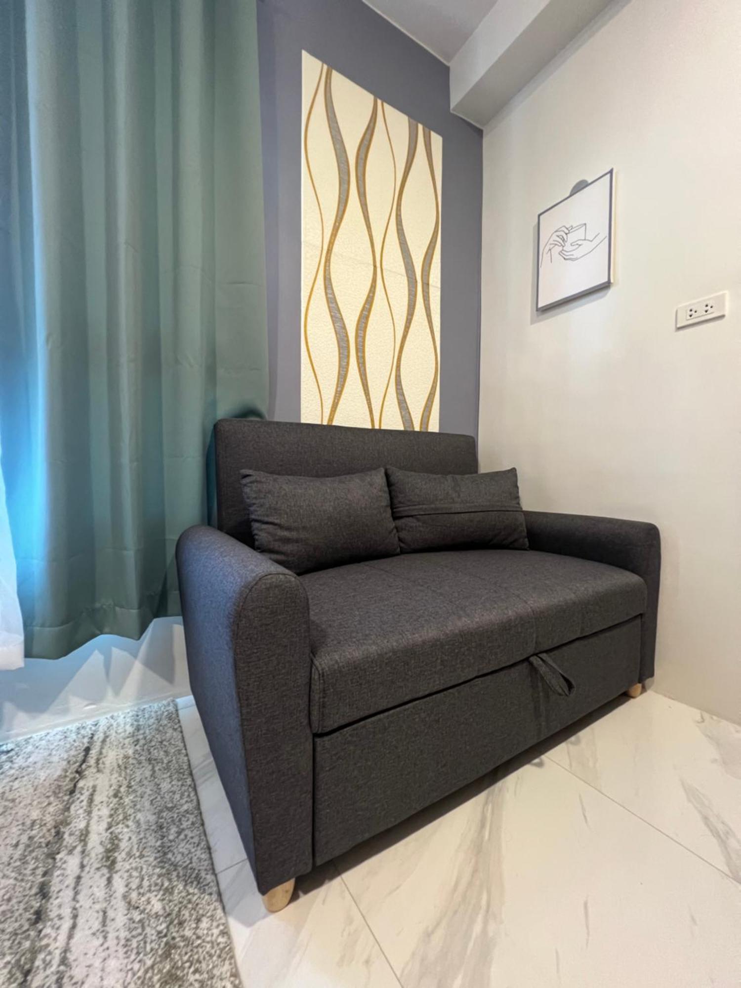 Near Uptown Pool Netflix Fast Wifi Cebu