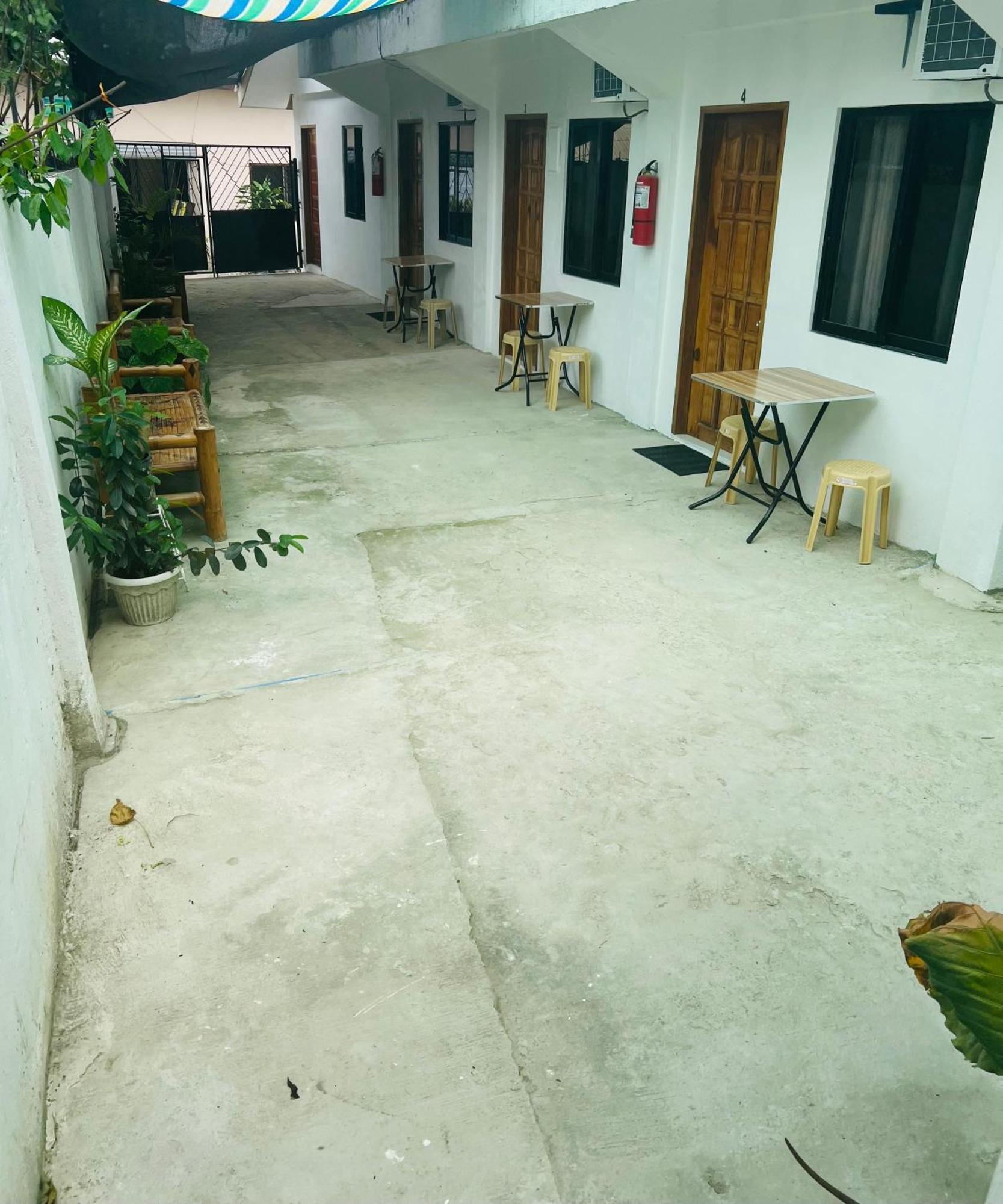 Gjes And Guest house *