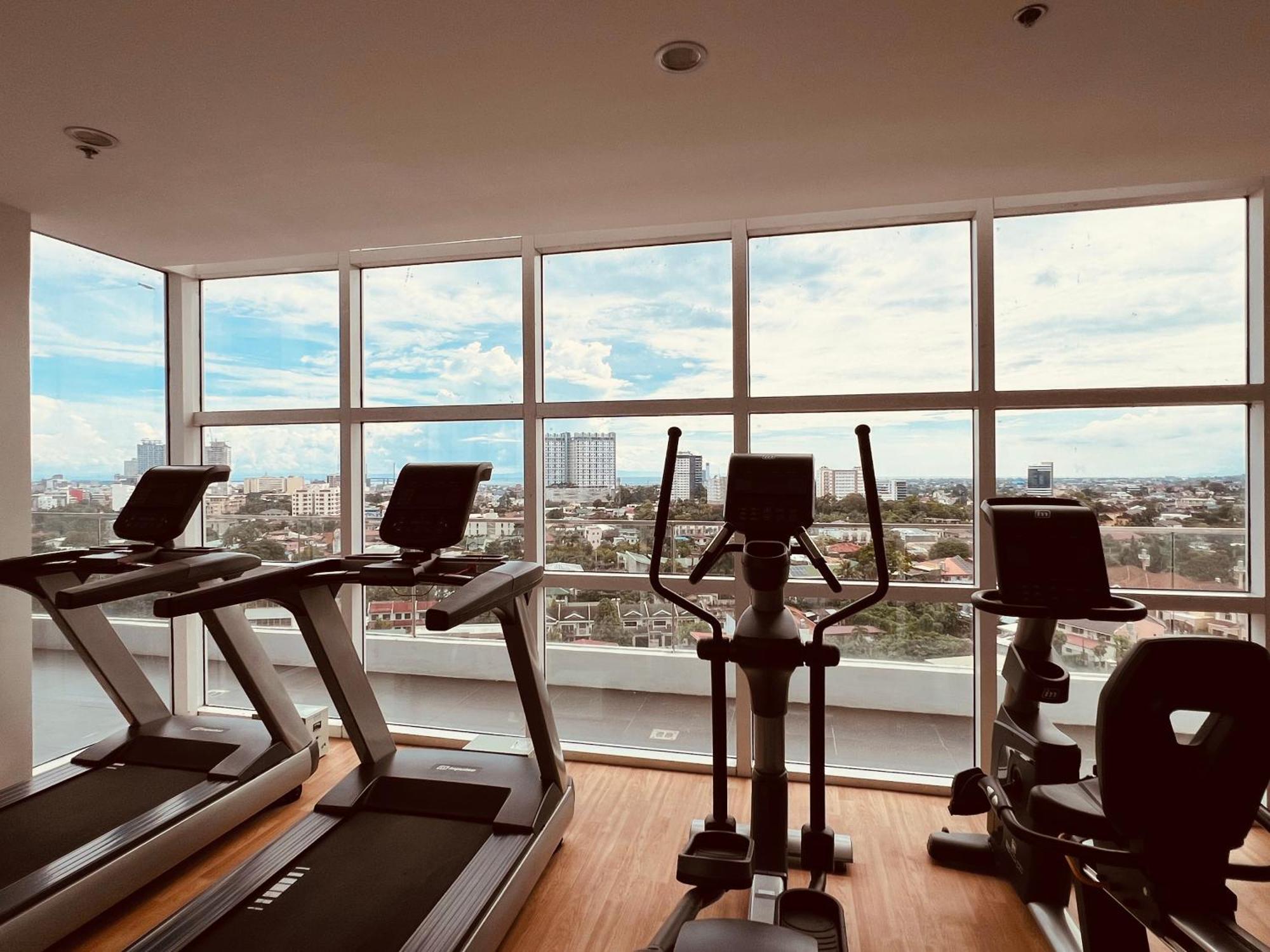 Near Uptown Pool Netflix Fast Wifi Apartment *