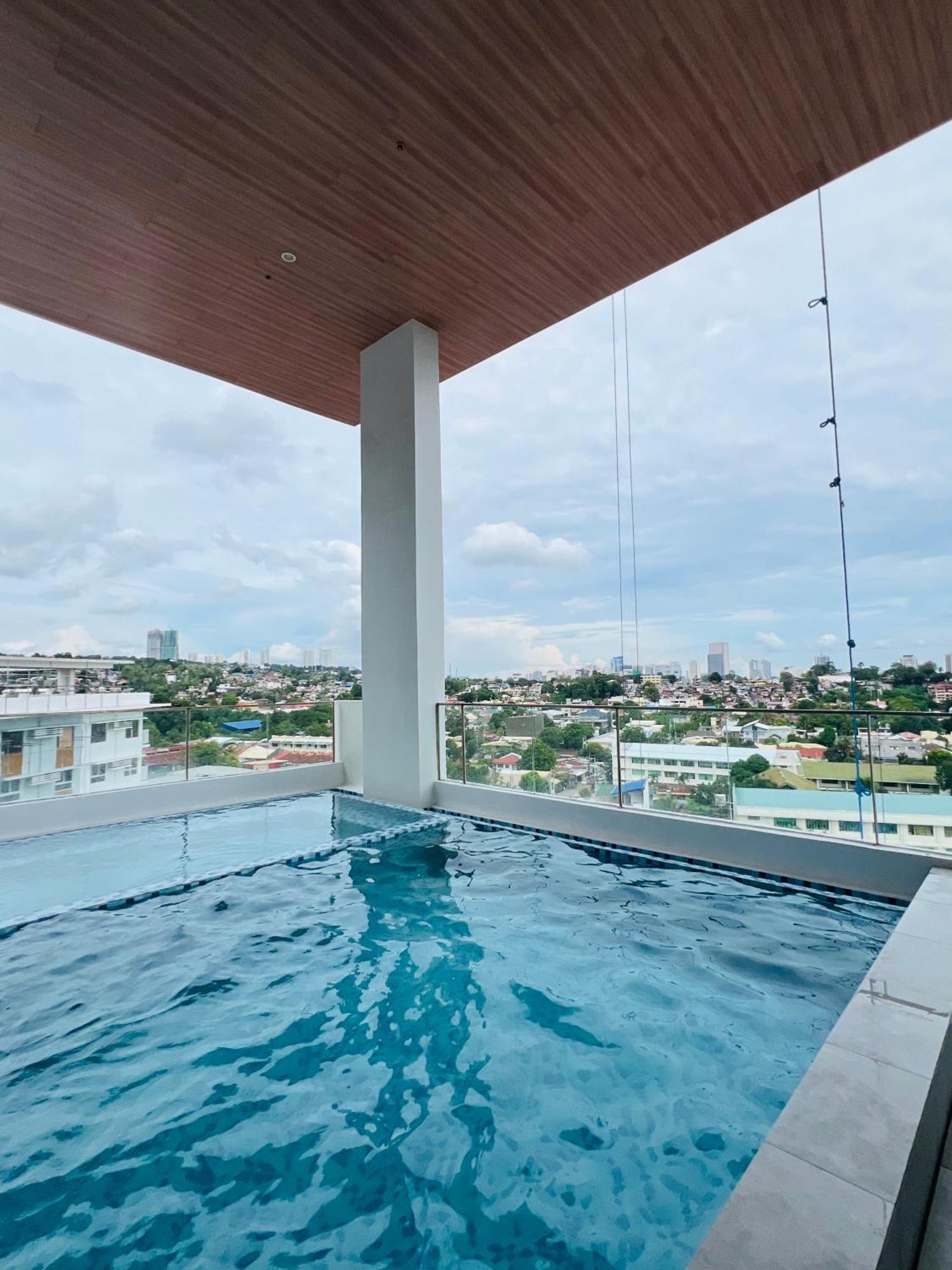 Apartment Near Uptown Pool Netflix Fast Wifi Cebu