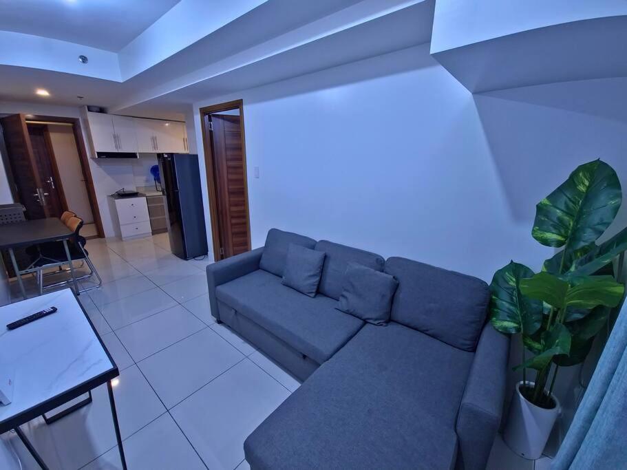 1br T2 With Balcony Panoramic View At Horizons 101 * Cebu