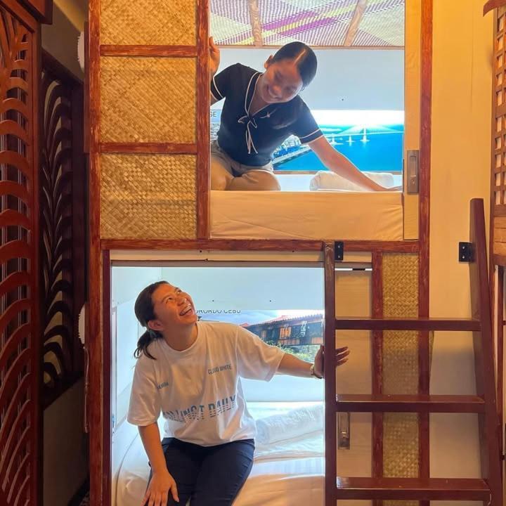 Balai Balai Capsule Albergue