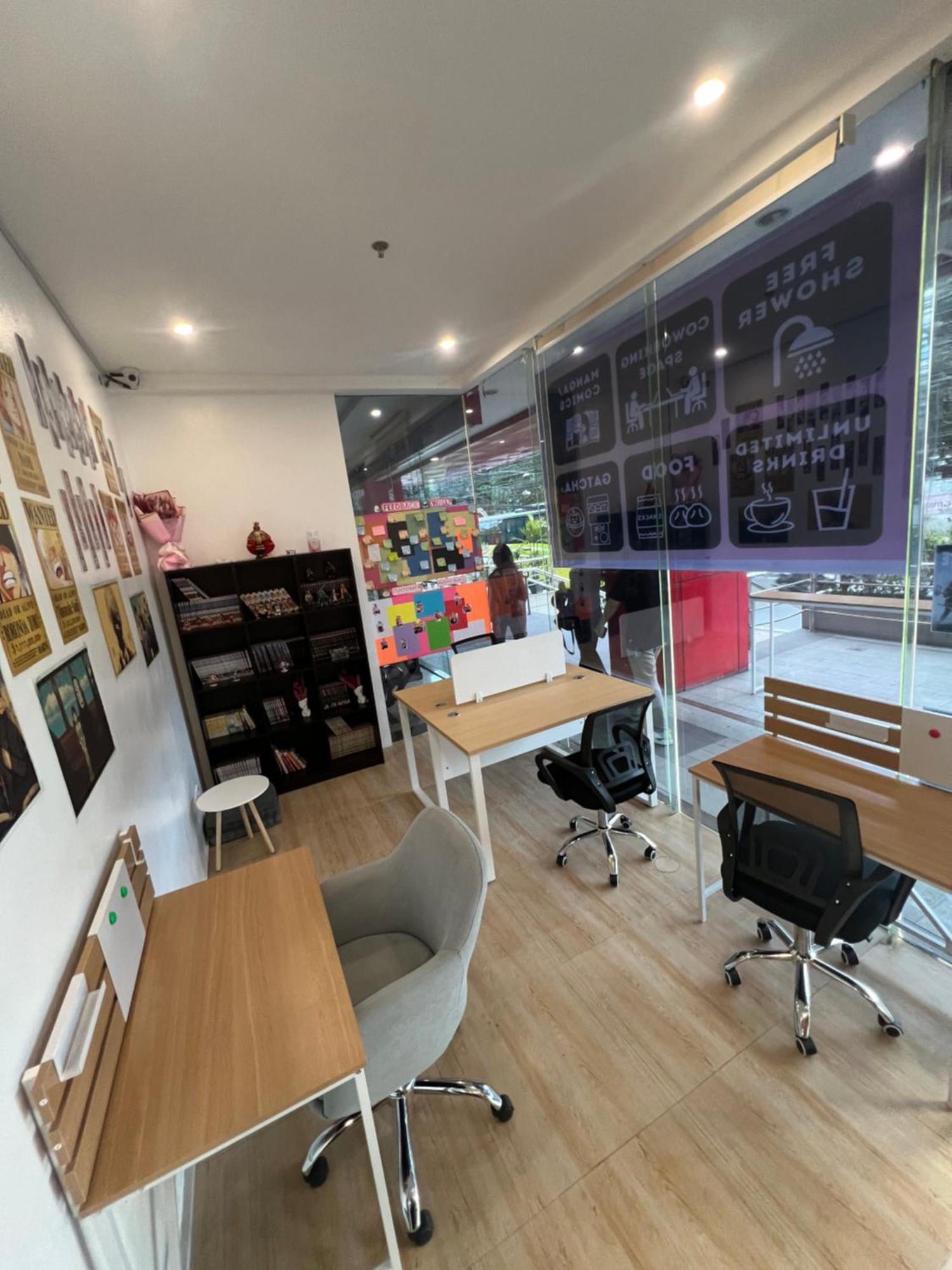 Sakura's Internet Cafe 24hr Hostel *