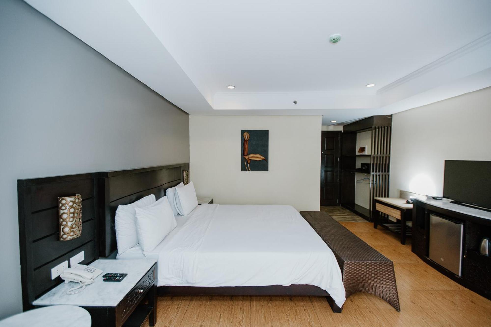 Westown Lagoon - South Wing 3* Cebu