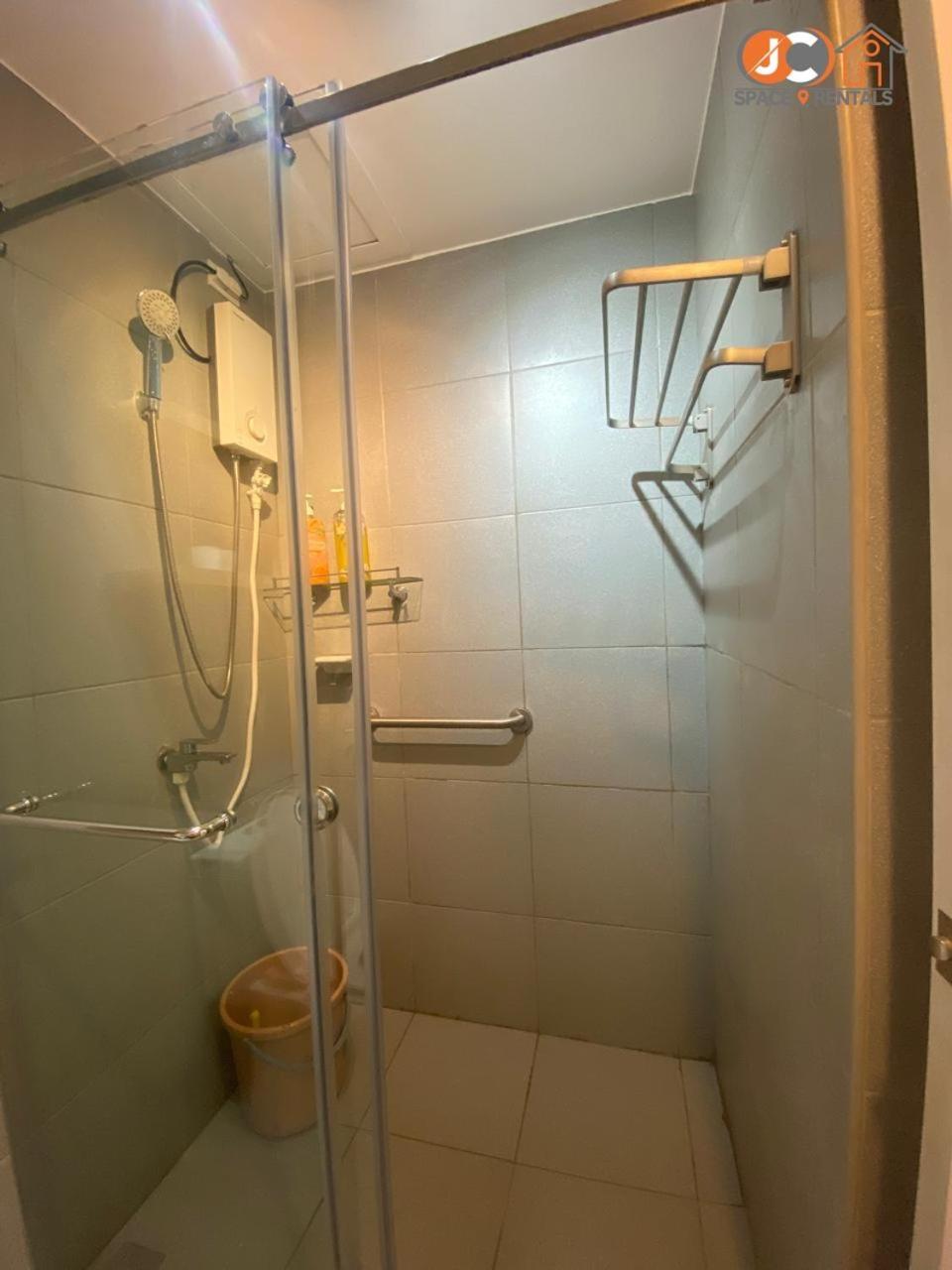 Jc Spacerentals 1521 West Jones Residences, Mountain View, Free Wi-fi & Netflix, Upper Floor Located At The Center Of Cebu