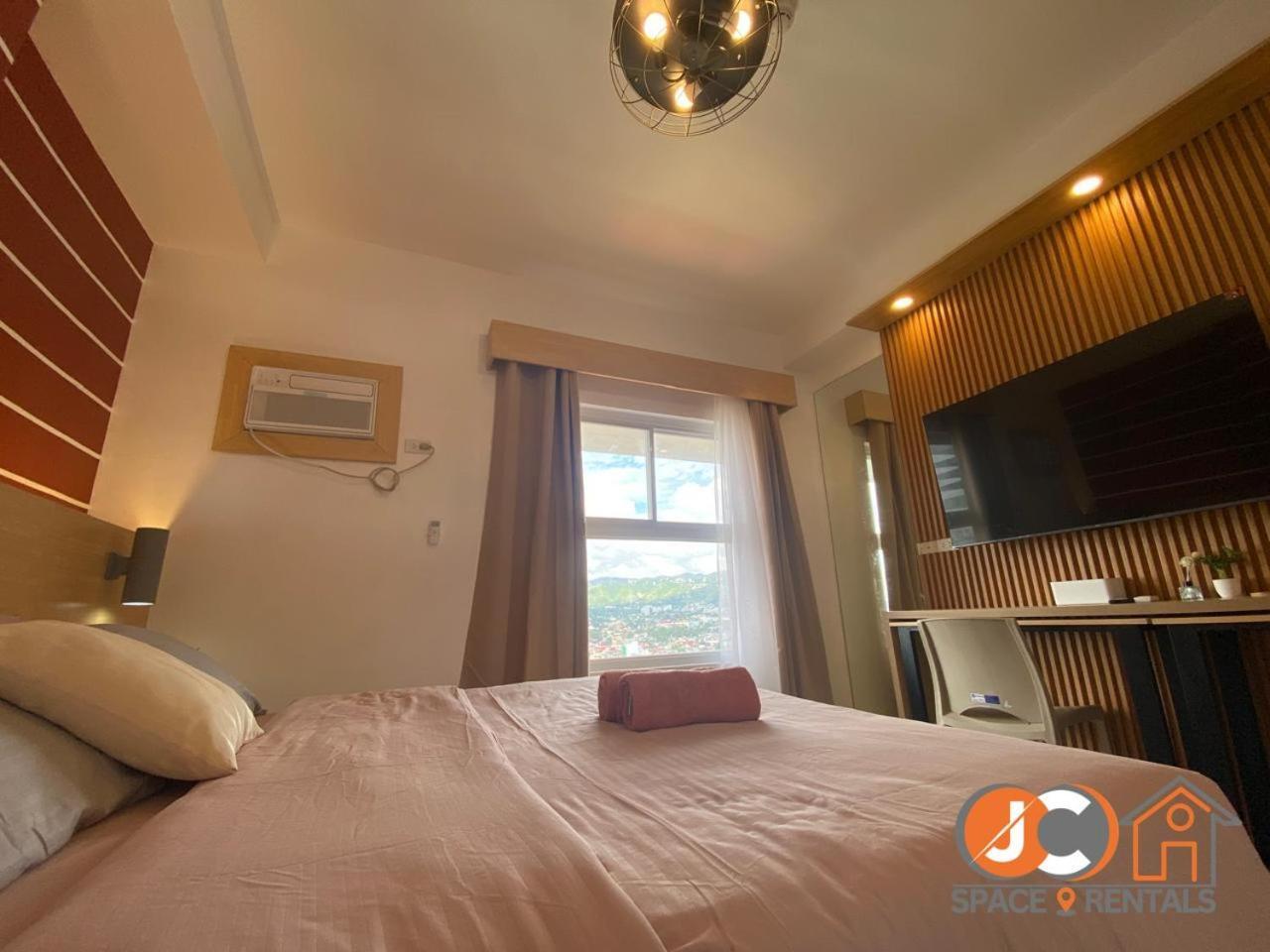 Aparthotel Jc Spacerentals 1521 West Jones Residences, Mountain View, Free Wi-fi & Netflix, Upper Floor Located At The Center Of Cebu