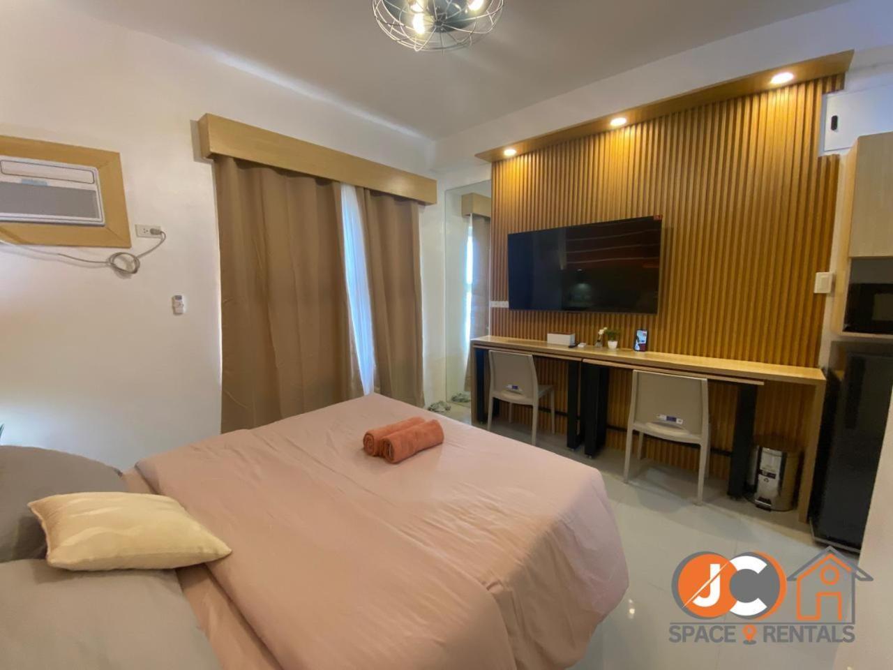 Jc Spacerentals 1521 West Jones Residences, Mountain View, Free Wi-fi & Netflix, Upper Floor Located At The Center Of *