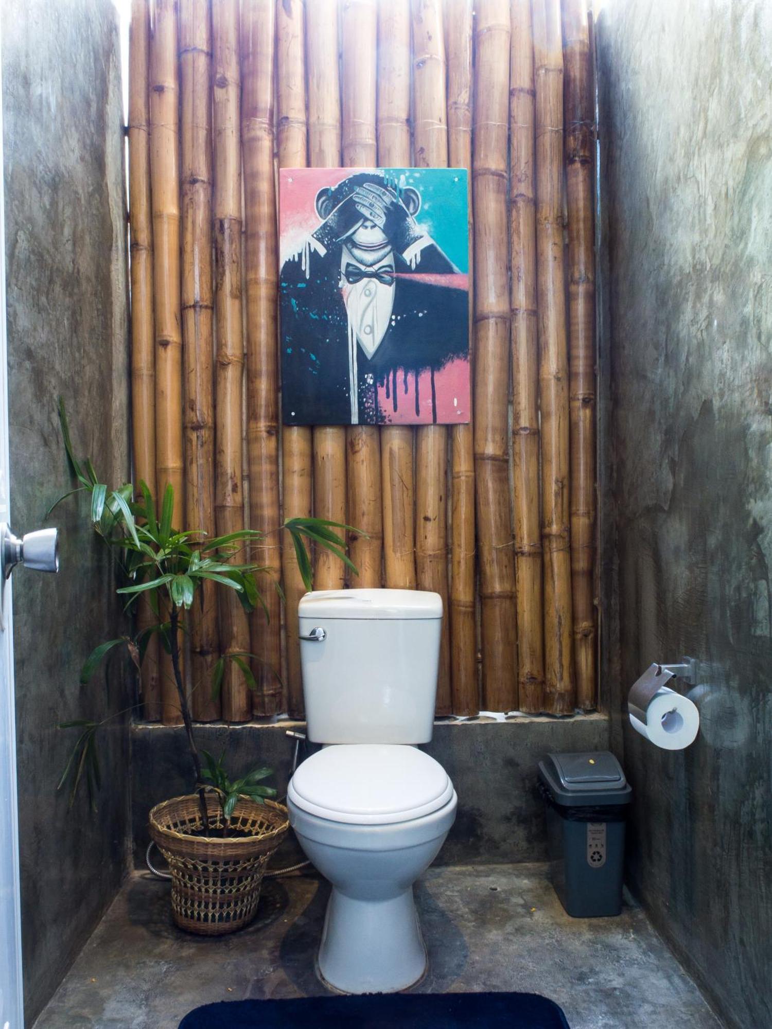 Wild Monkeys Hostel *