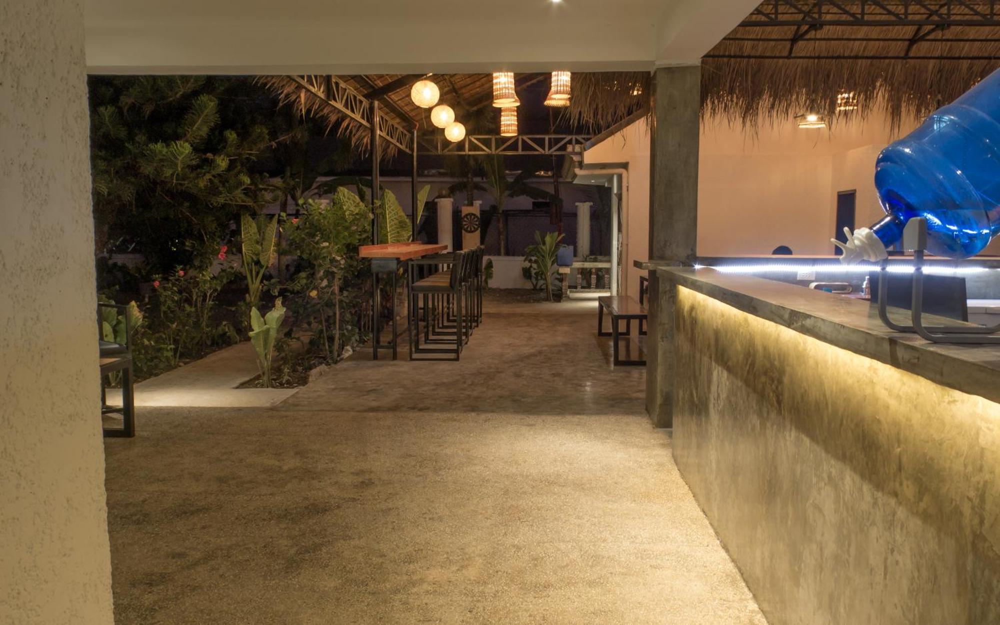 Hostel Wild Monkeys Moalboal