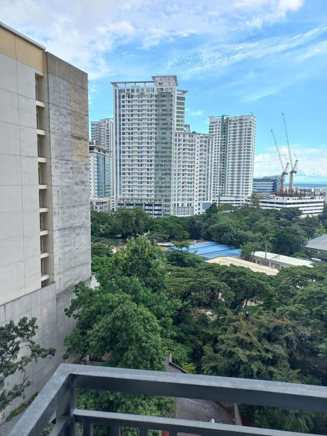 Cityscape Grand Tower - 2 Bedrooms With Balcony Close To Ayala Mall - New Aparthotel *