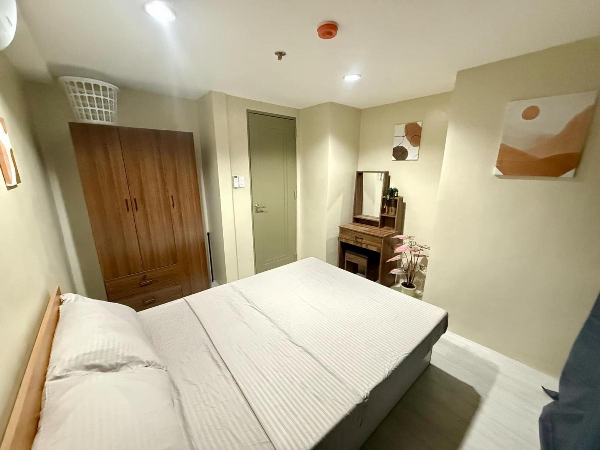 Cityscape Grand Tower - 2 Bedrooms With Balcony Close To Ayala Mall - New *