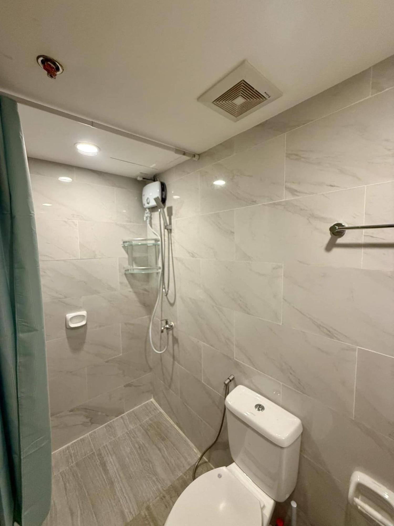 Cityscape Grand Tower - 2 Bedrooms With Balcony Close To Ayala Mall - New