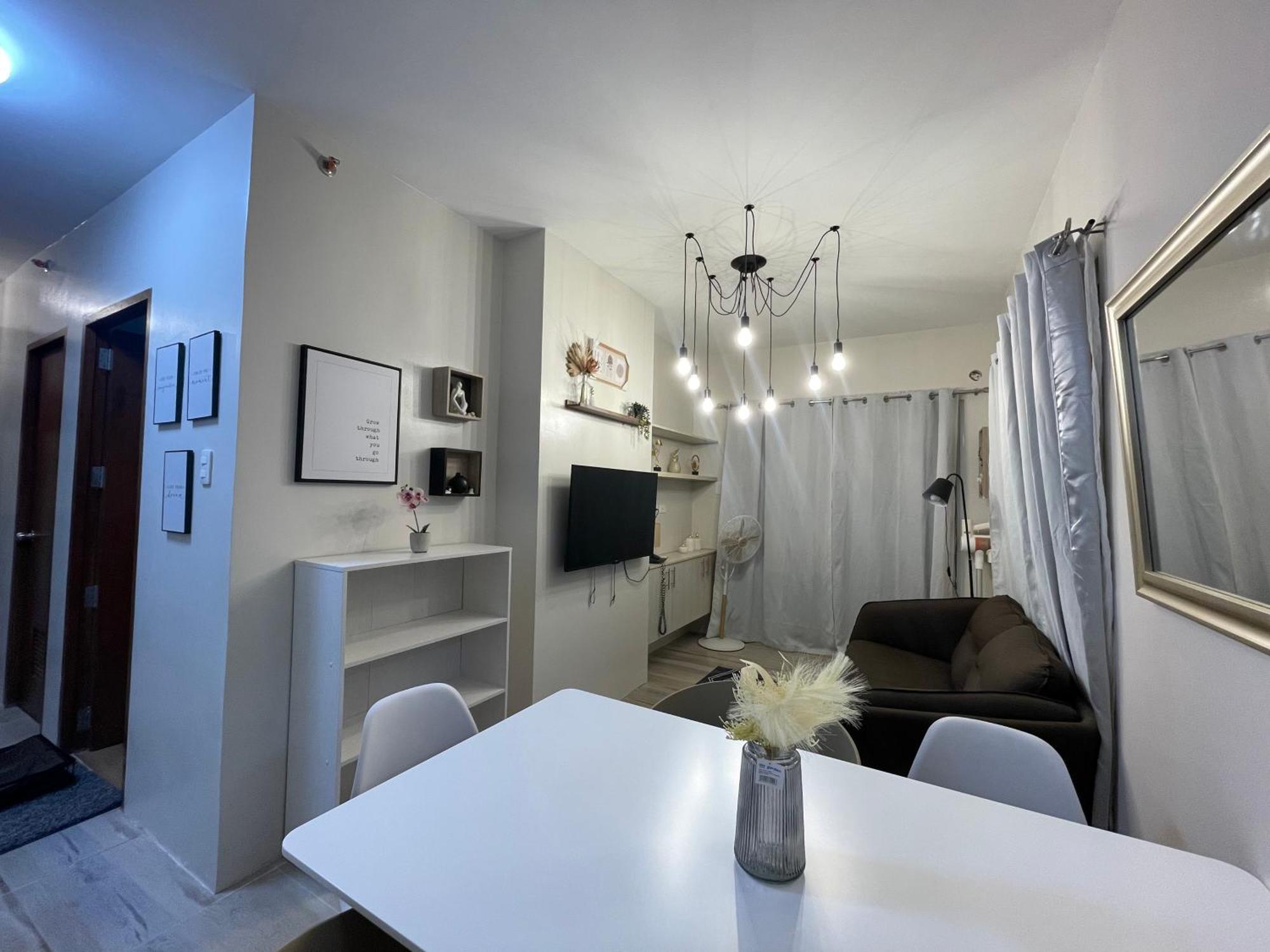 Apartment Jimenez's Modern Urban Oasis *