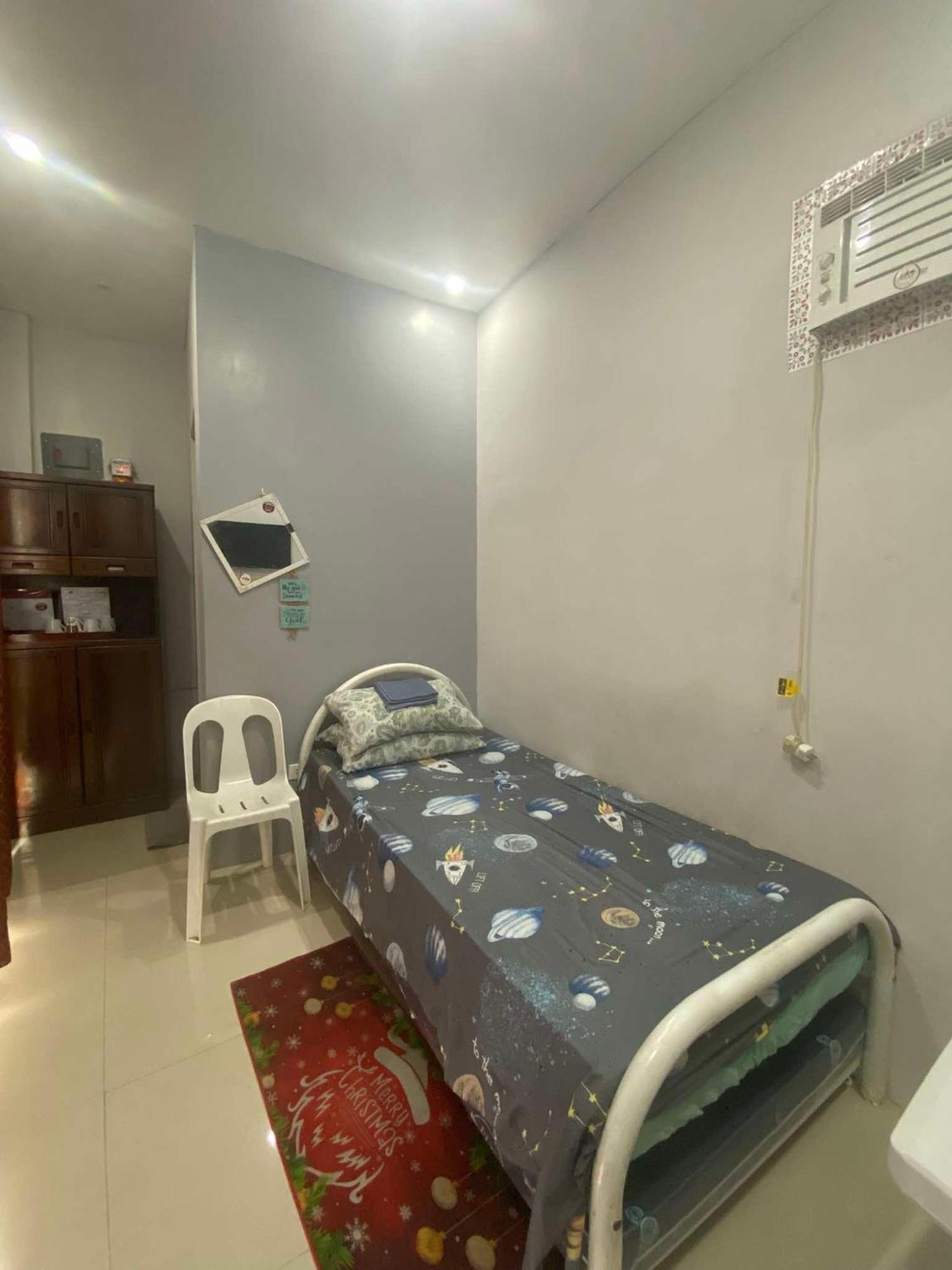 Capsule hotel Toncil - Bed And Bath Near Anjo World *