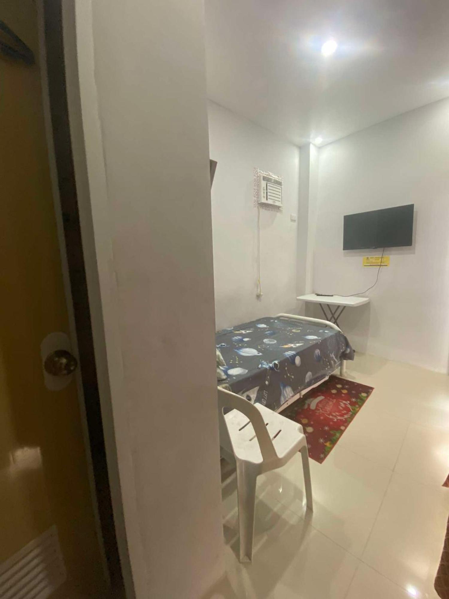 Capsule hotel Toncil - Bed And Bath Near Anjo World