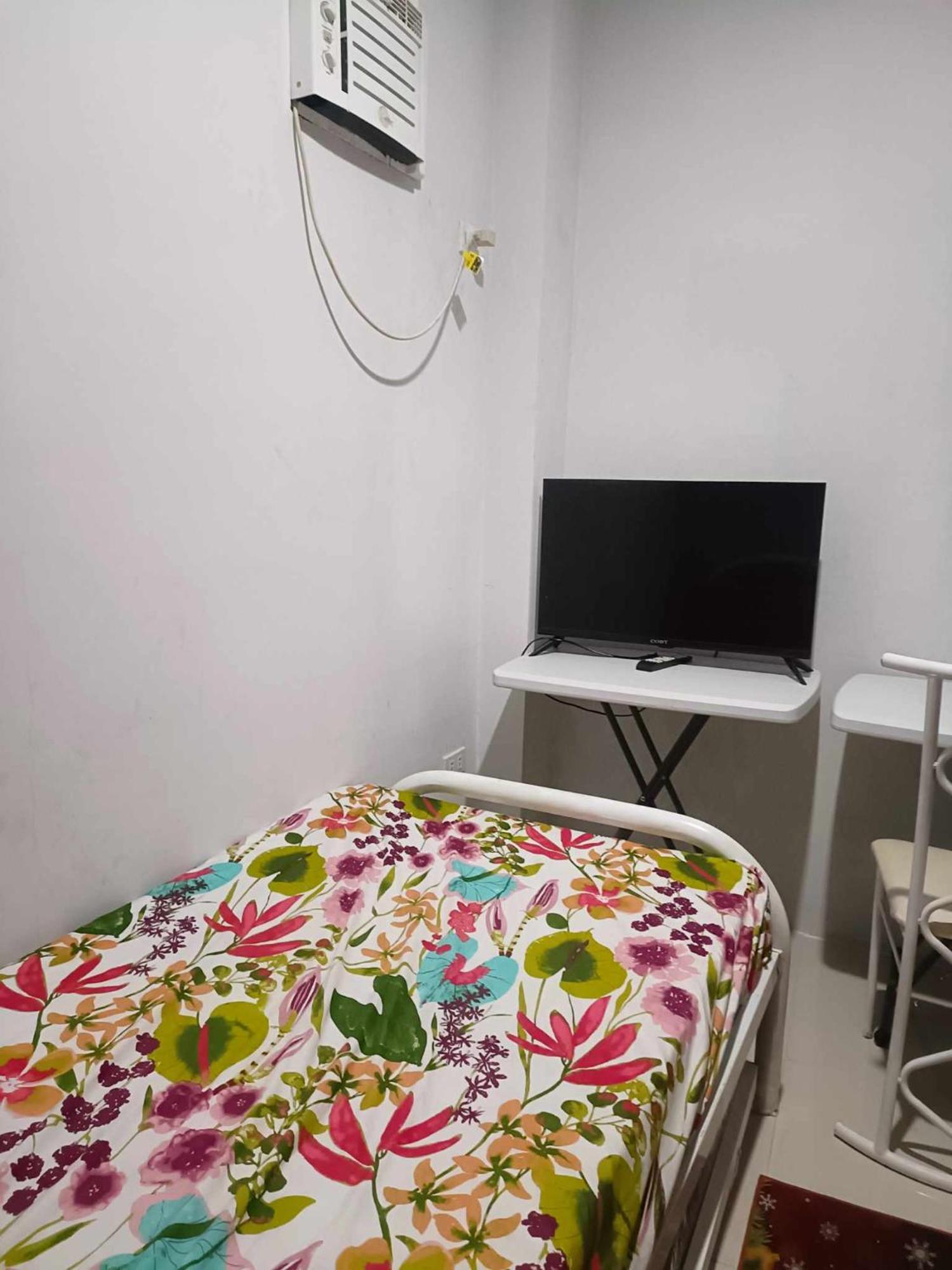 Toncil - Bed And Bath Near Anjo World Capsule hotel Minglanilla