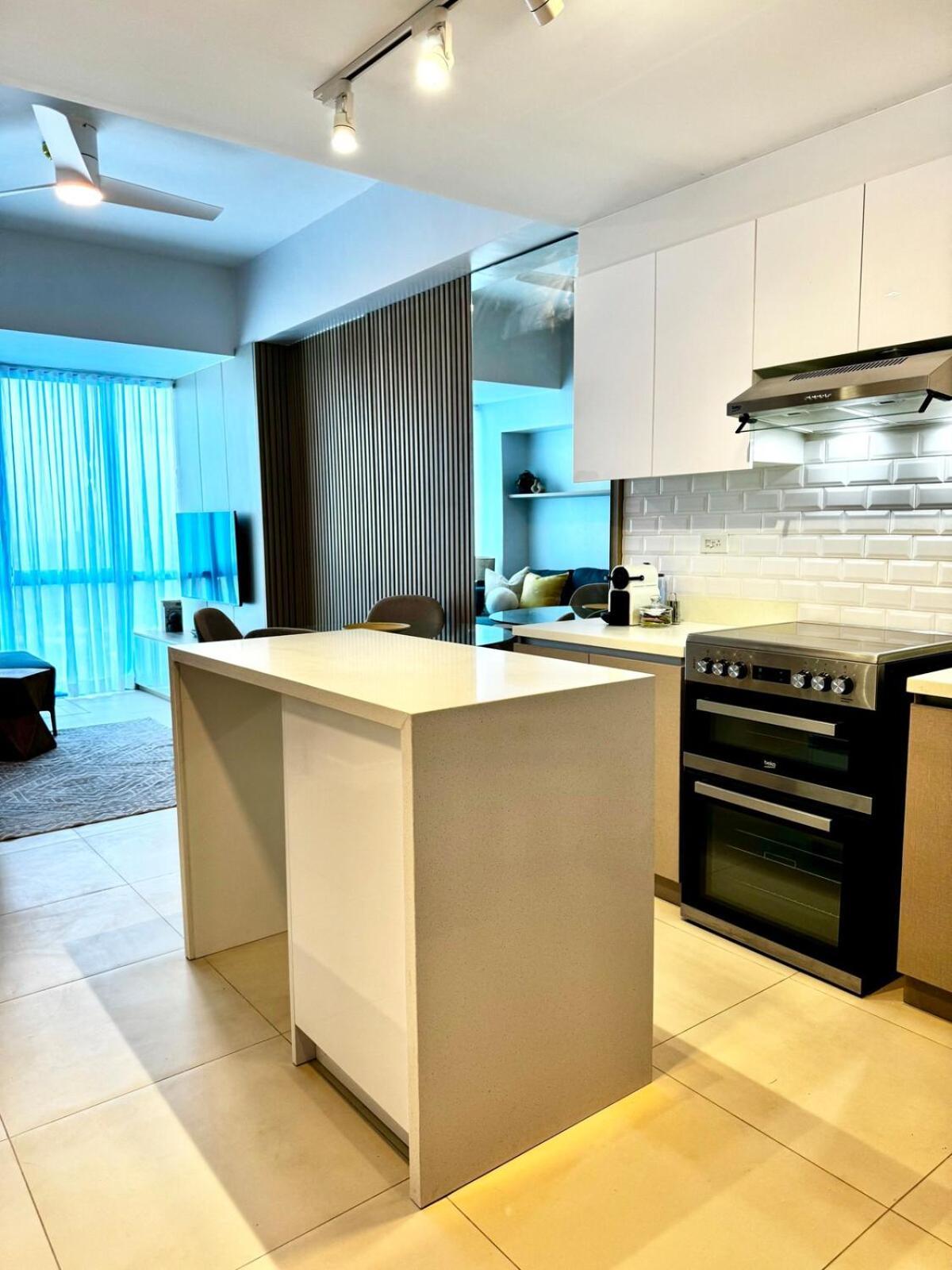 Chic 2br In It Park Next To Ayala *