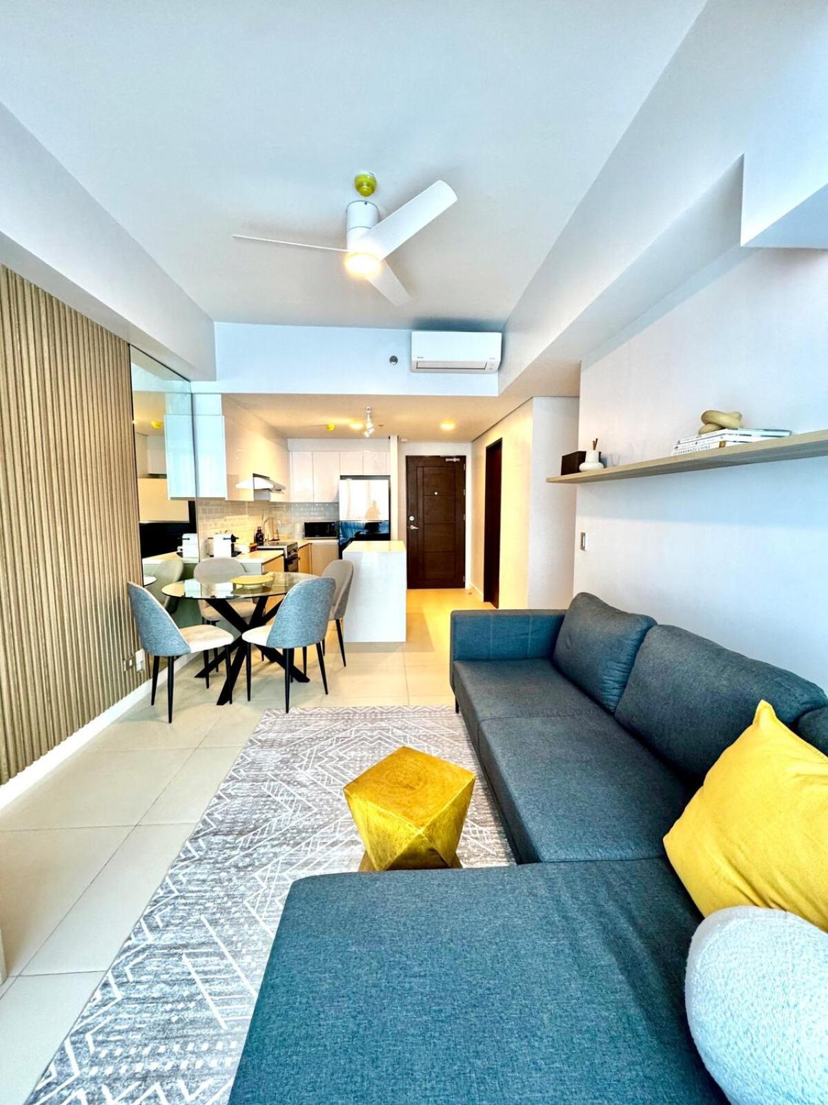 Chic 2br In It Park Next To Ayala *