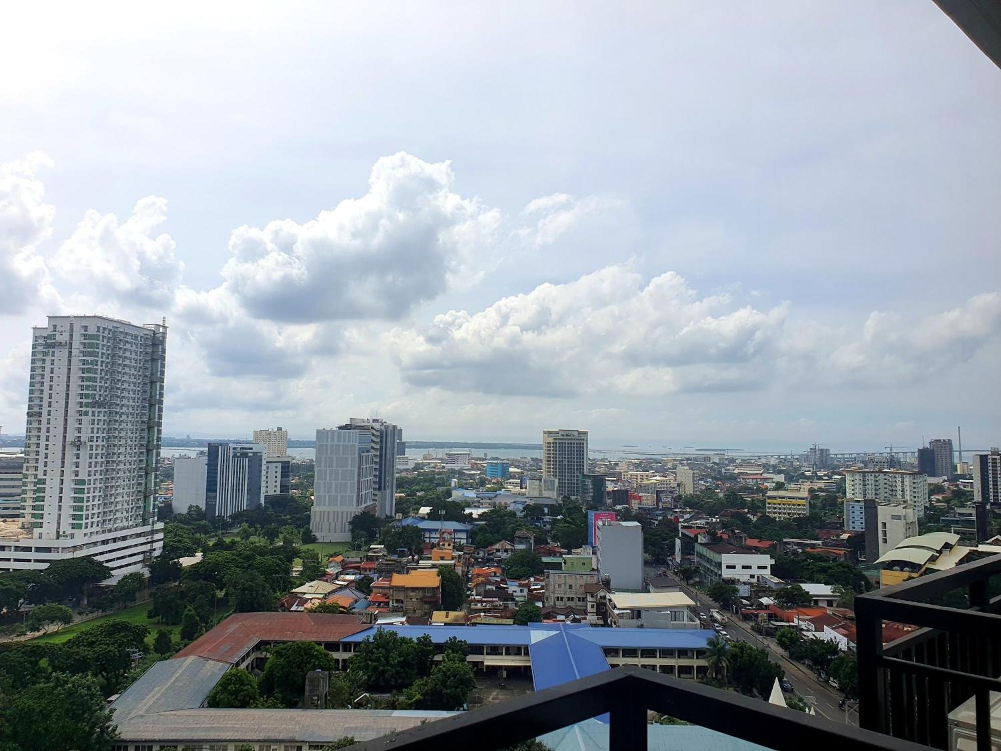 Budget Near Ayala Mall Cebu, Vfs - Sea And View With Balcony Apartment