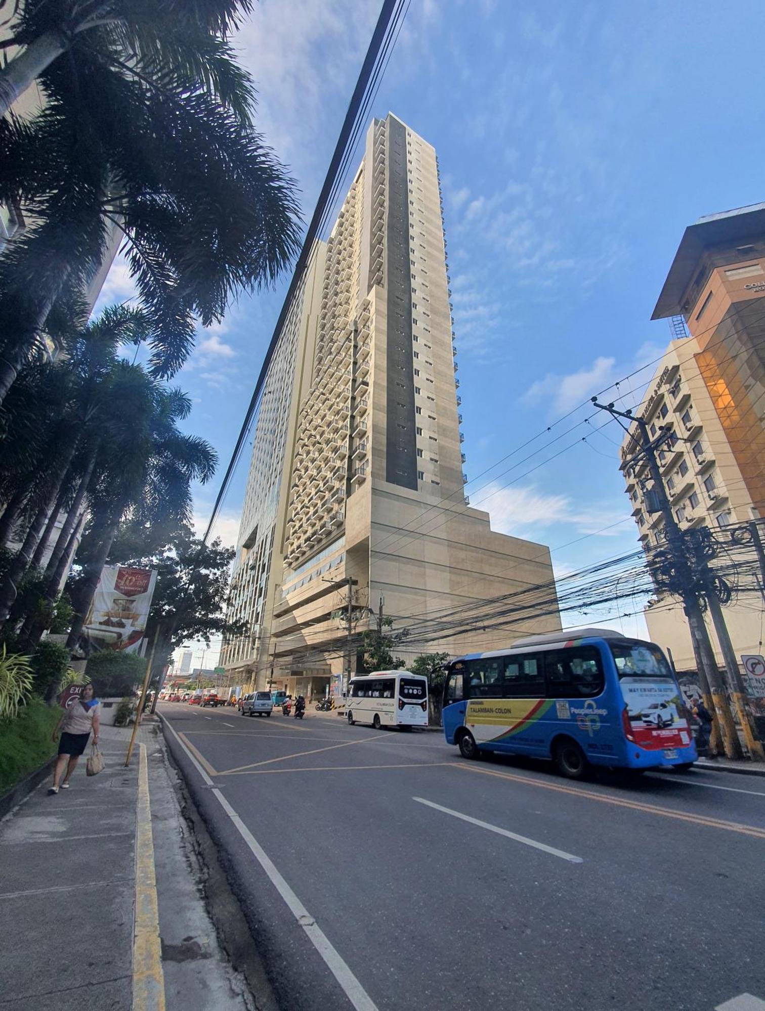 Budget Near Ayala Mall Cebu, Vfs - Sea And View With Balcony * Cebu