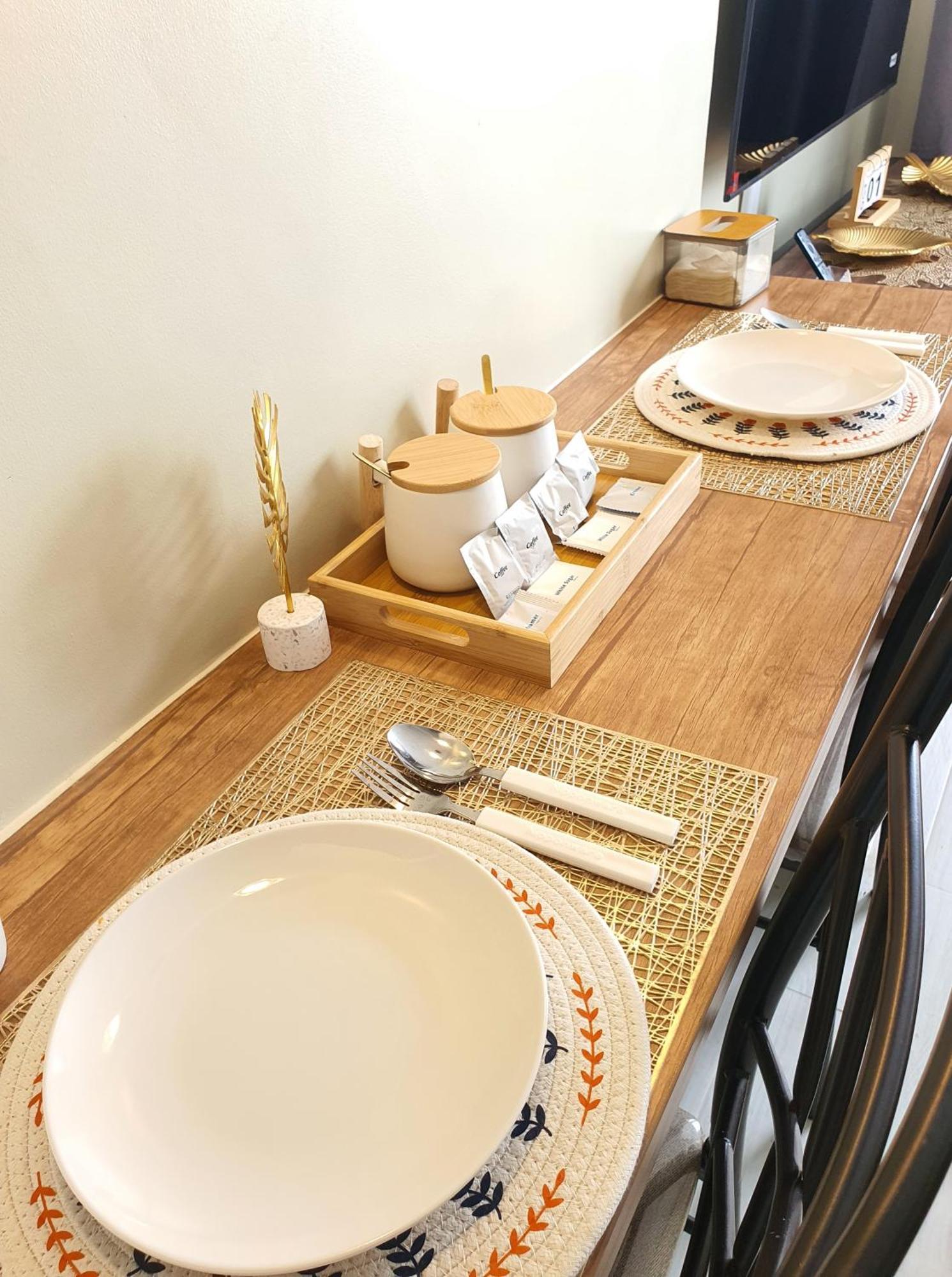 Apartment Budget Near Ayala Mall Cebu, Vfs - Sea And View With Balcony