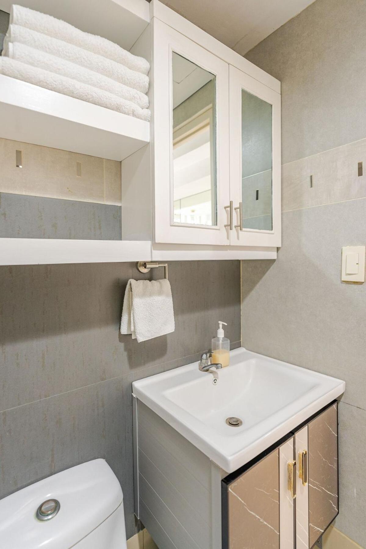 Apartment Avida Towers 2016 Wifi 190mbps, Netflix 50 In Smarttv
